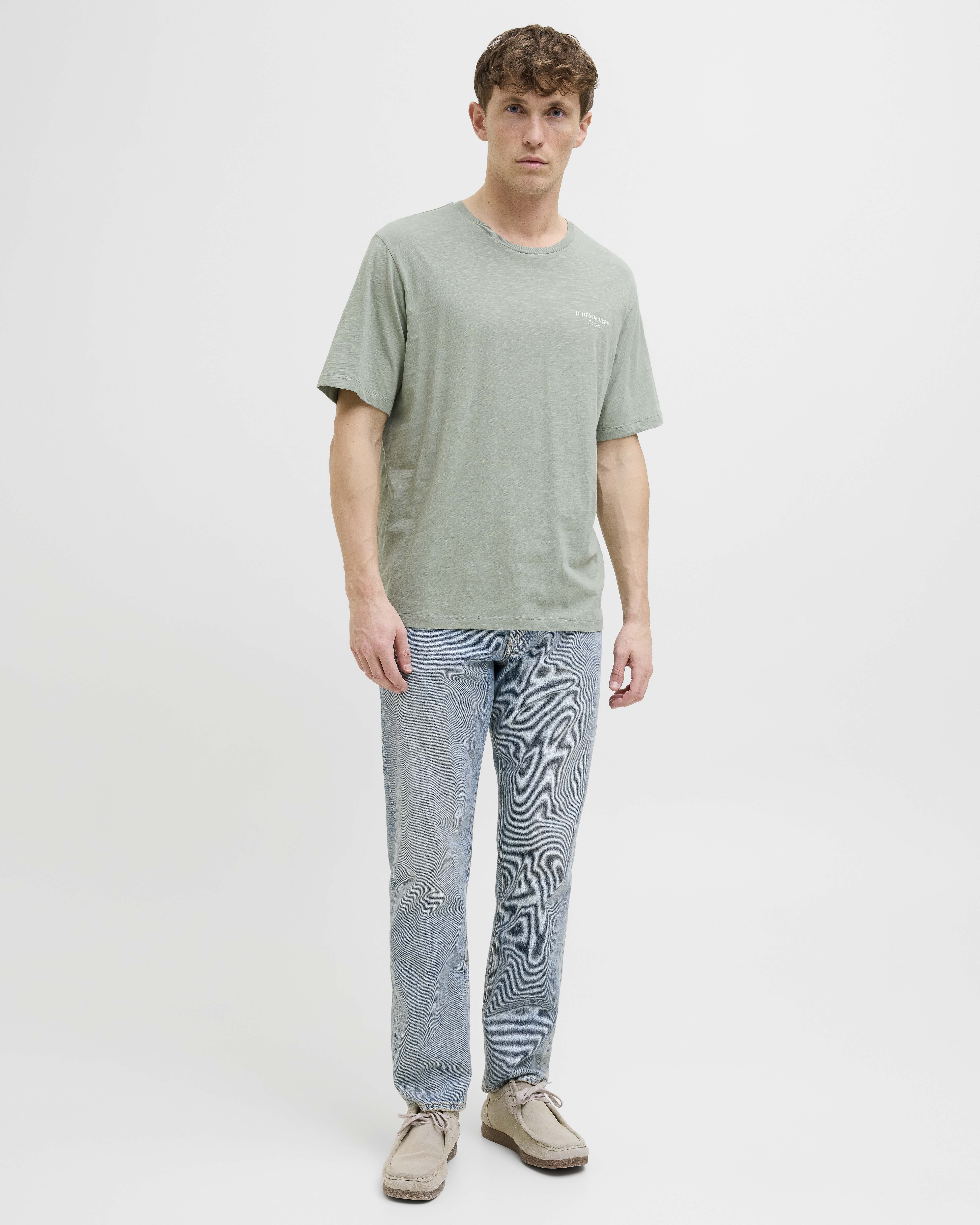 T-shirt mezza manica salvia in jersey di puro cotone con scritta logo sul petto e maxi stampa sul retro