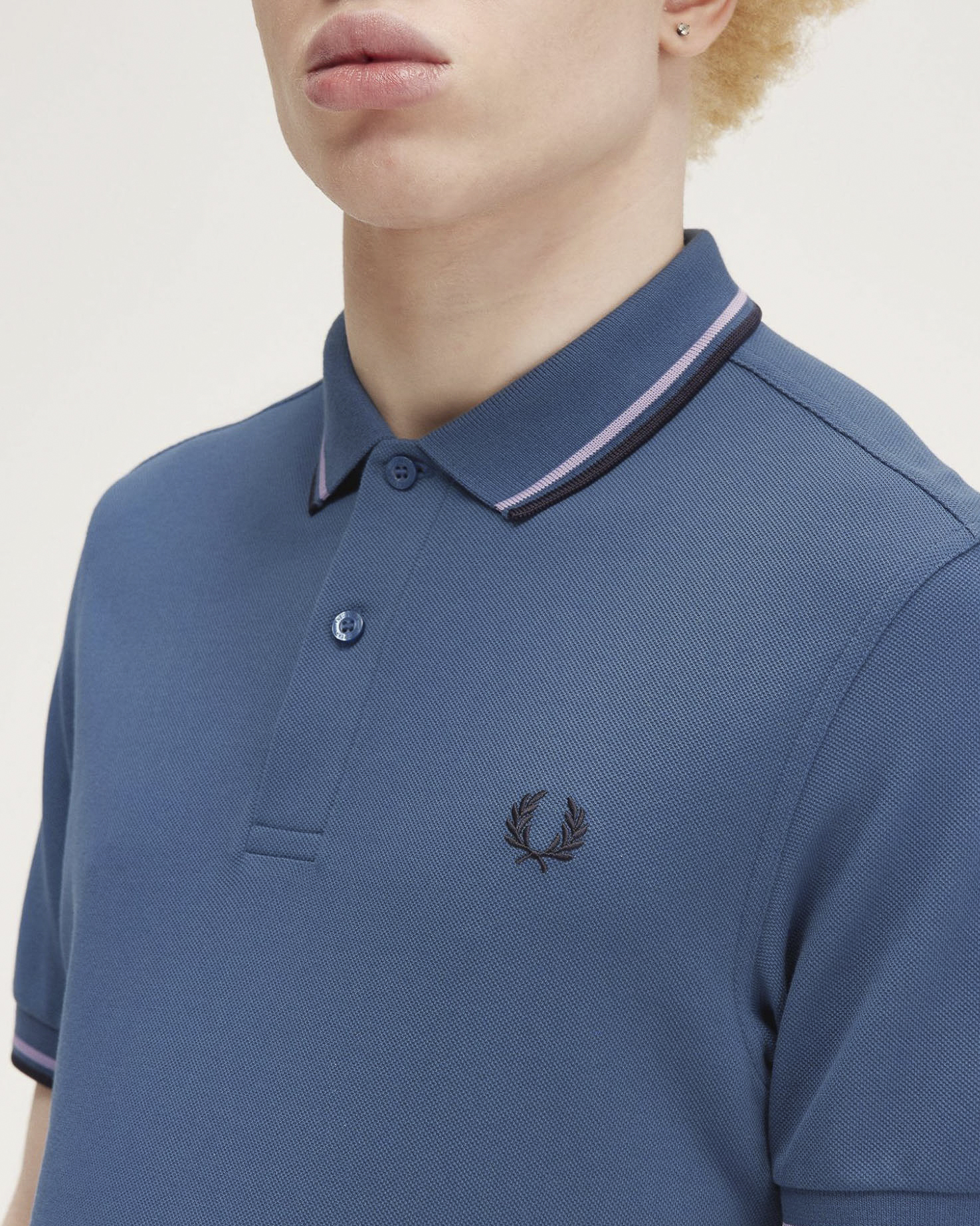 Polo indaco mezza manica con bordino blu e lilla image