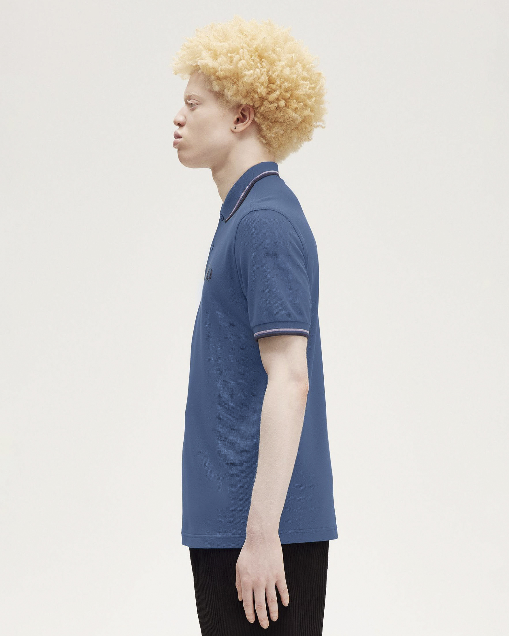 Polo indaco mezza manica con bordino blu e lilla