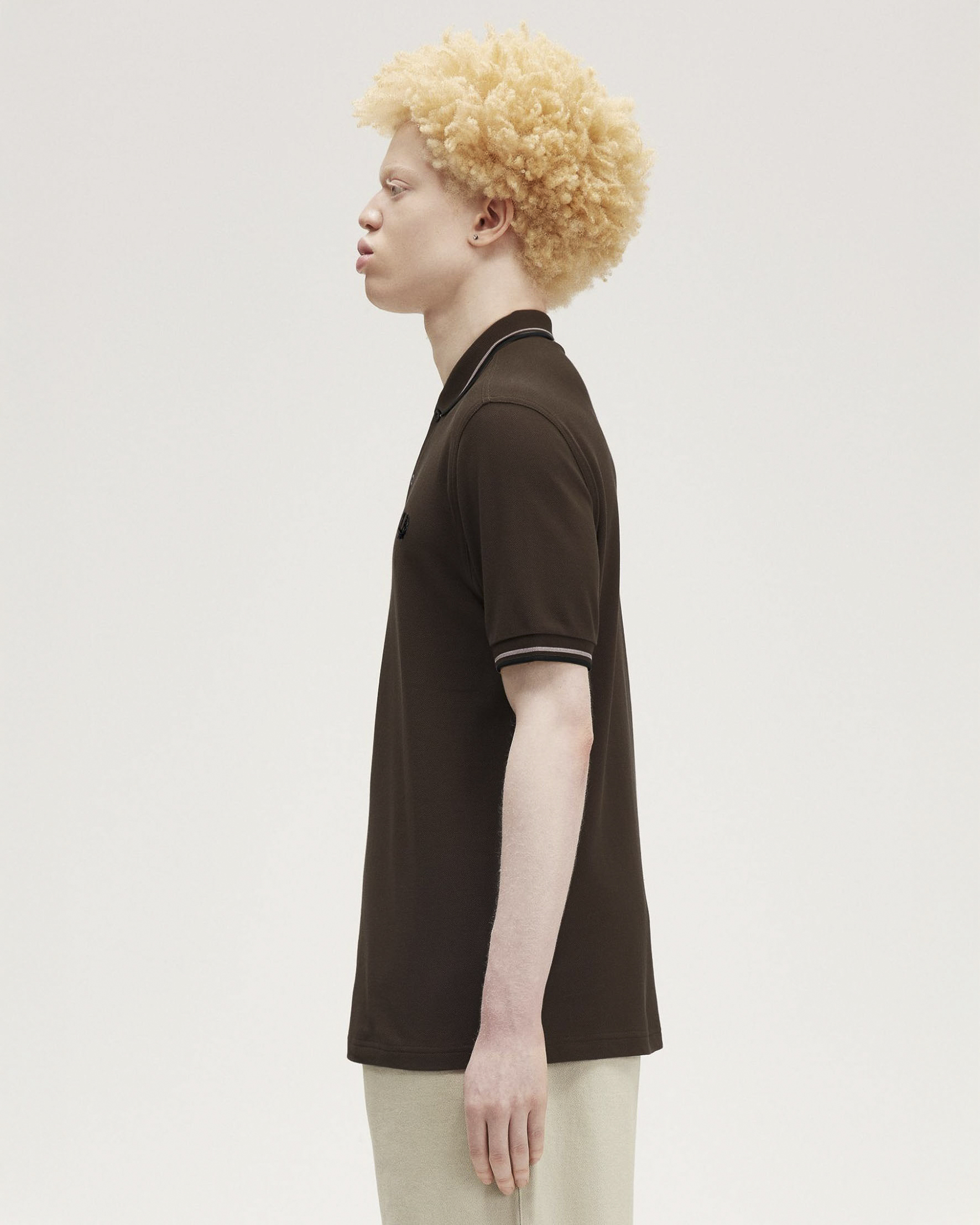 Polo marrone mezza manica con bordino rosa e nero