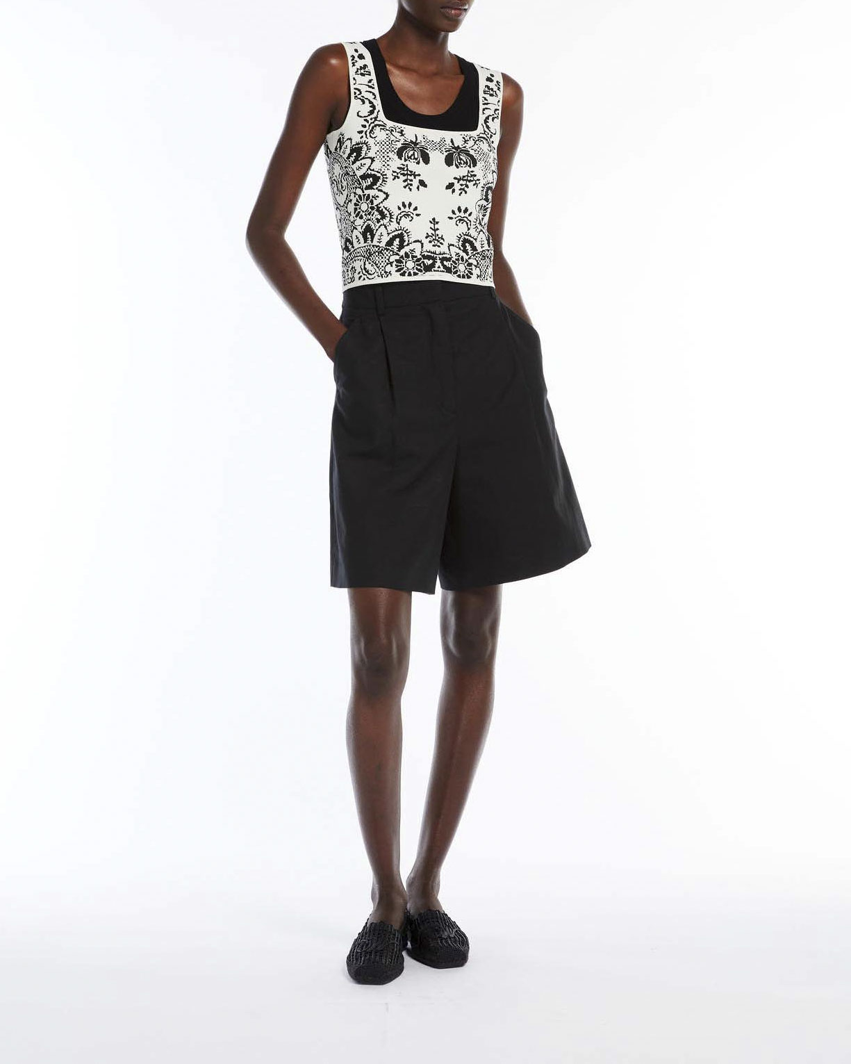 Top avorio senza maniche in maglia di misto viscosa con motivo jacquard nero