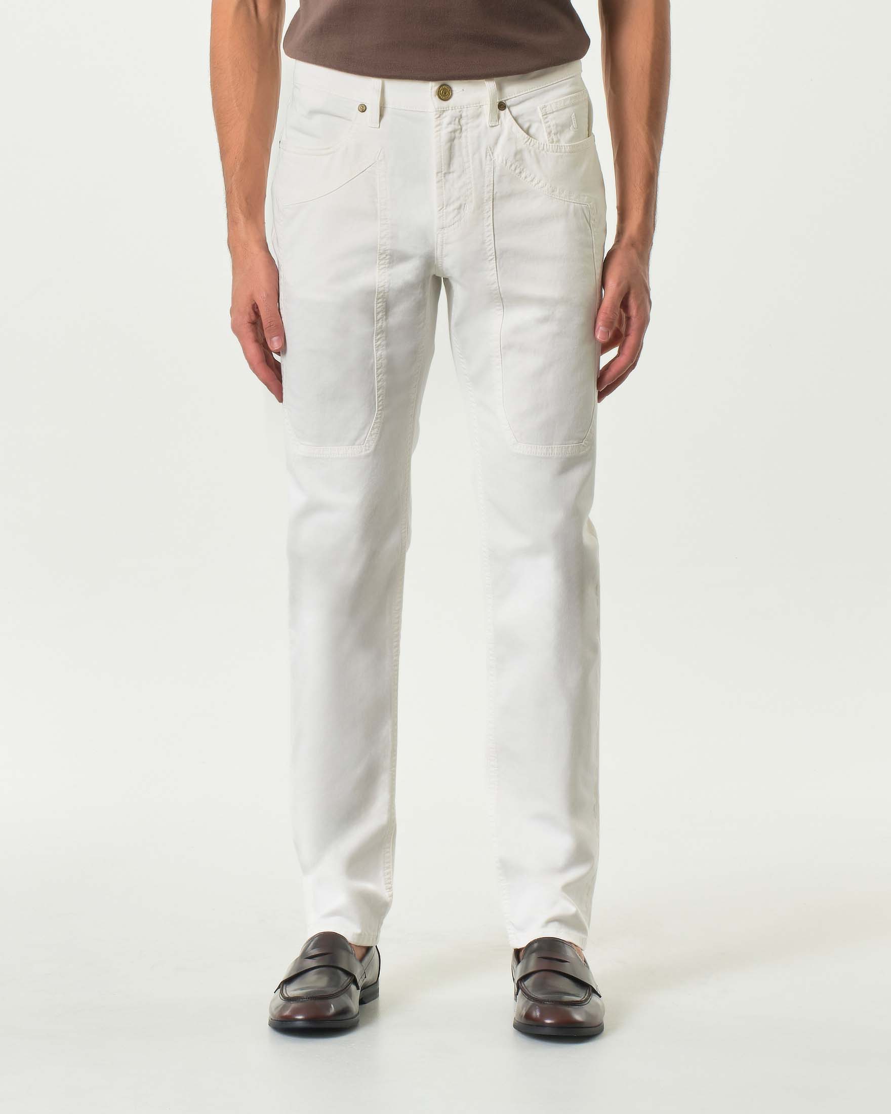 Pantalone avorio cinque tasche modello PA077 in gabardina di cotone stretch con toppa