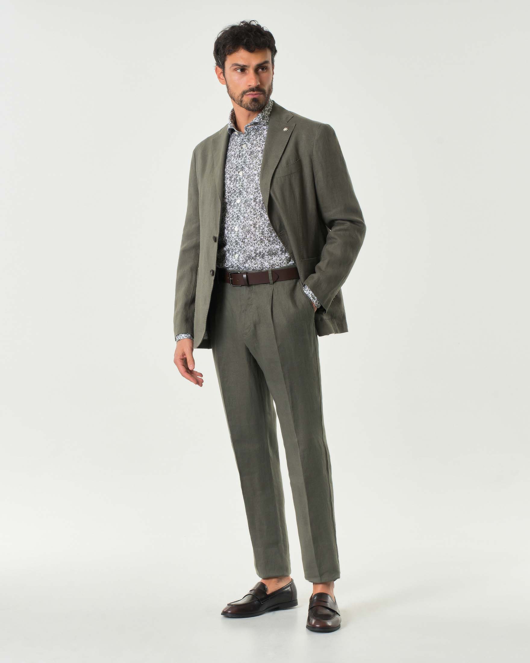 Abito verde militare in puro lino con rever classico