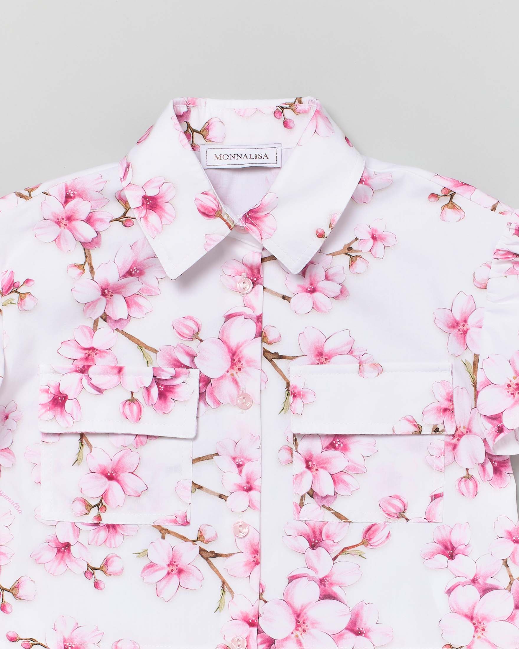 Camicia bianca cropped Monnalisa con fiori di pesco rosa image
