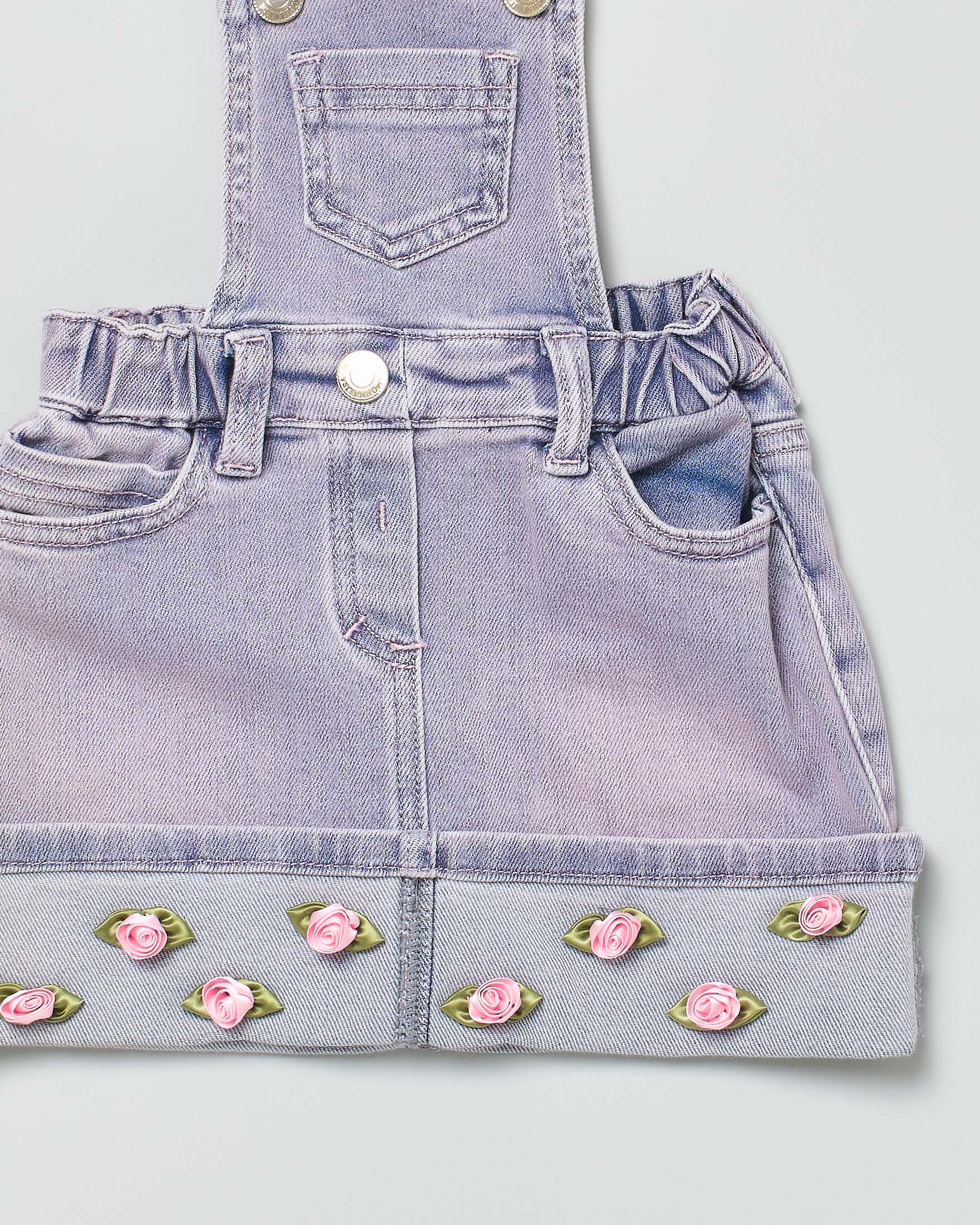 Salopette gonna in denim Monnalisa con mini roselline image