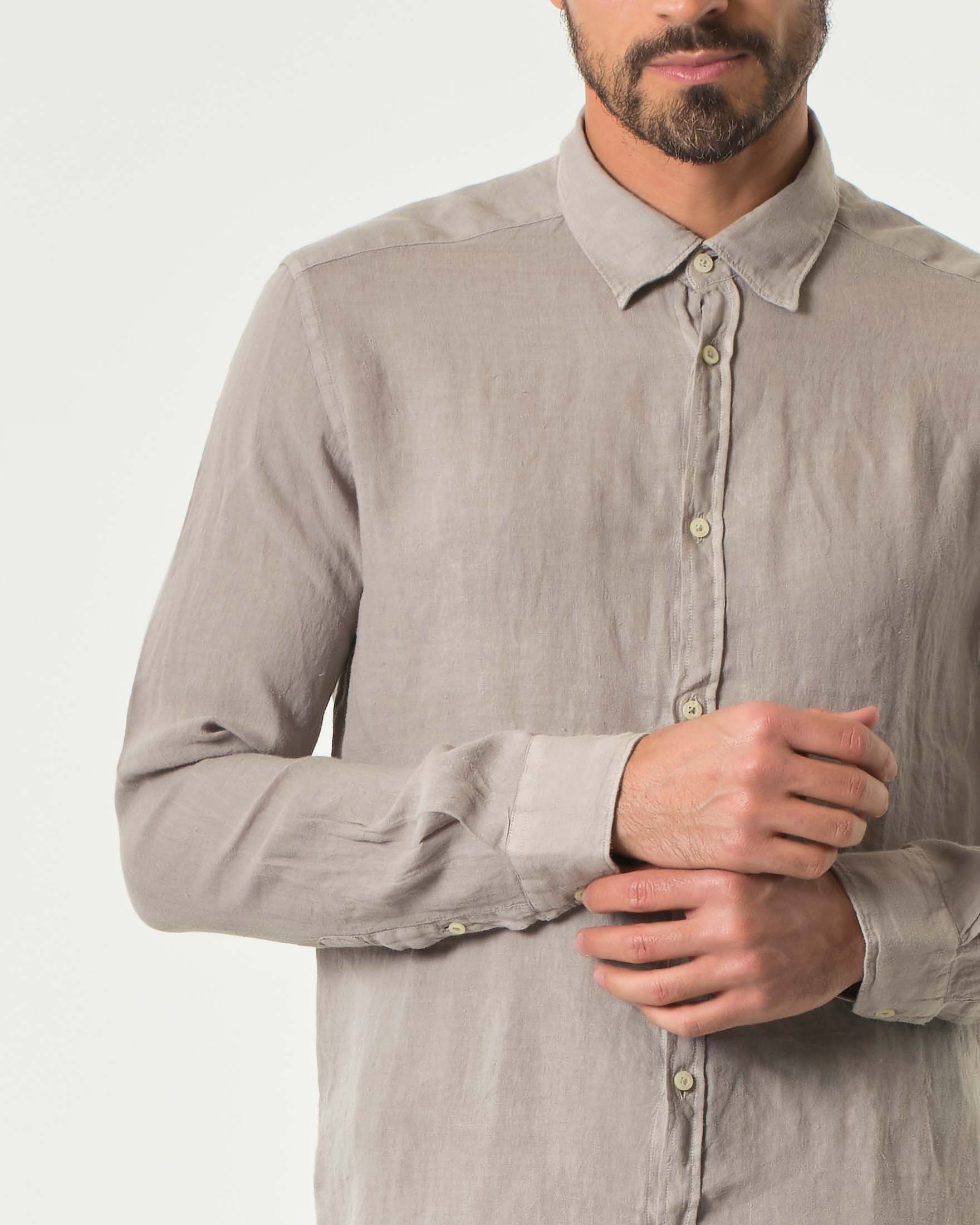 Camicia color noce in puro lino con colletto classico all'italiana image