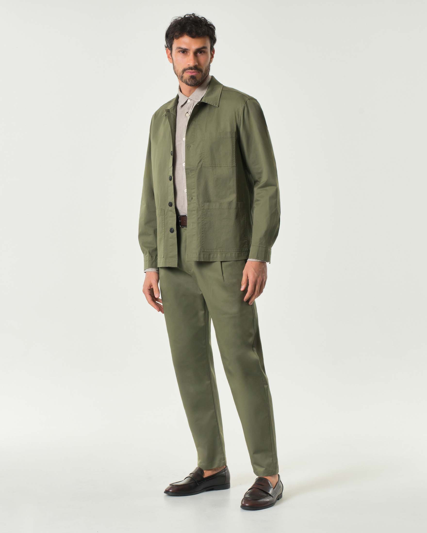 Giacca camicia verde militare in gabardina di cotone stretch