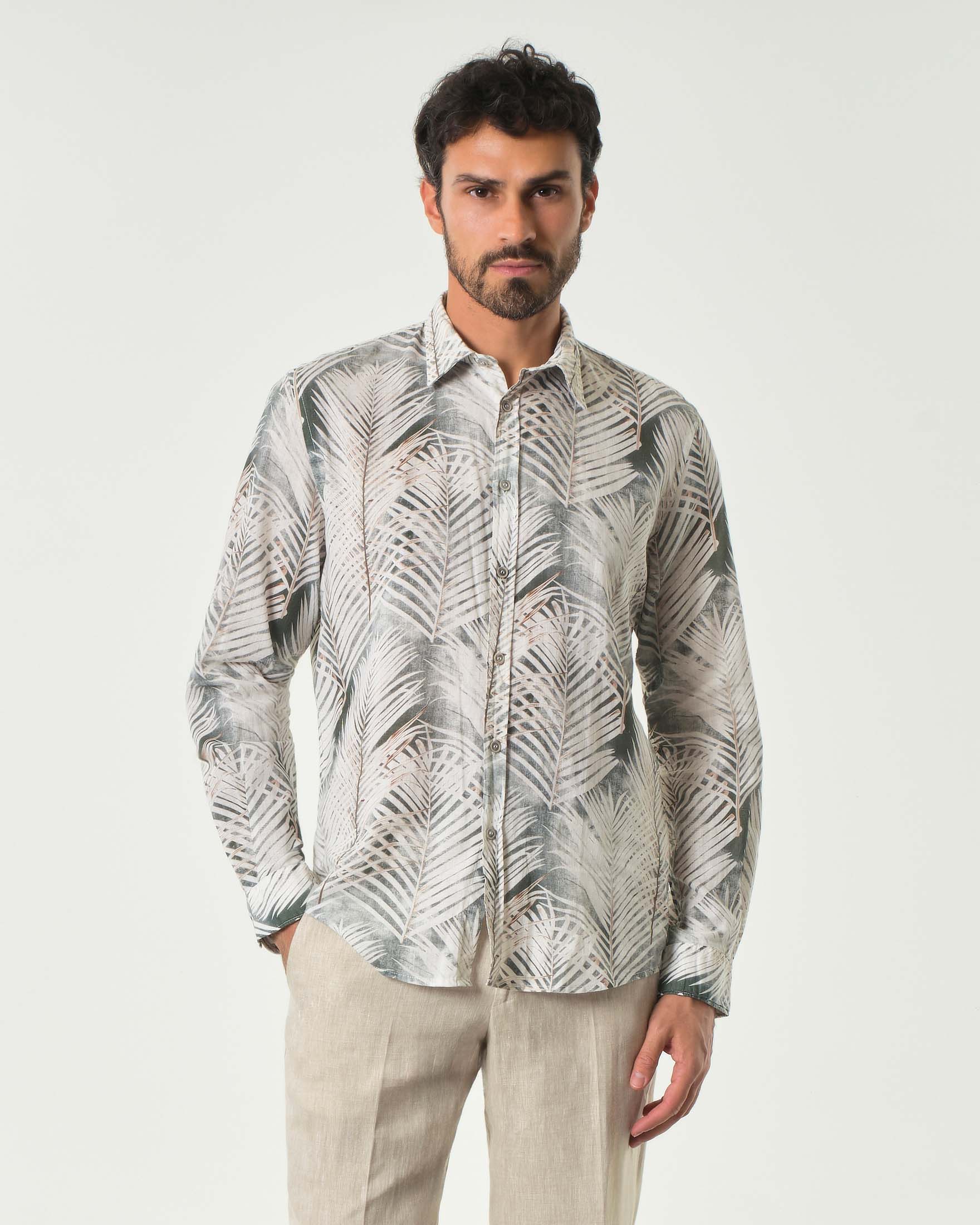 Camicia verde militare in fantasia felci beige di misto lino e cotone