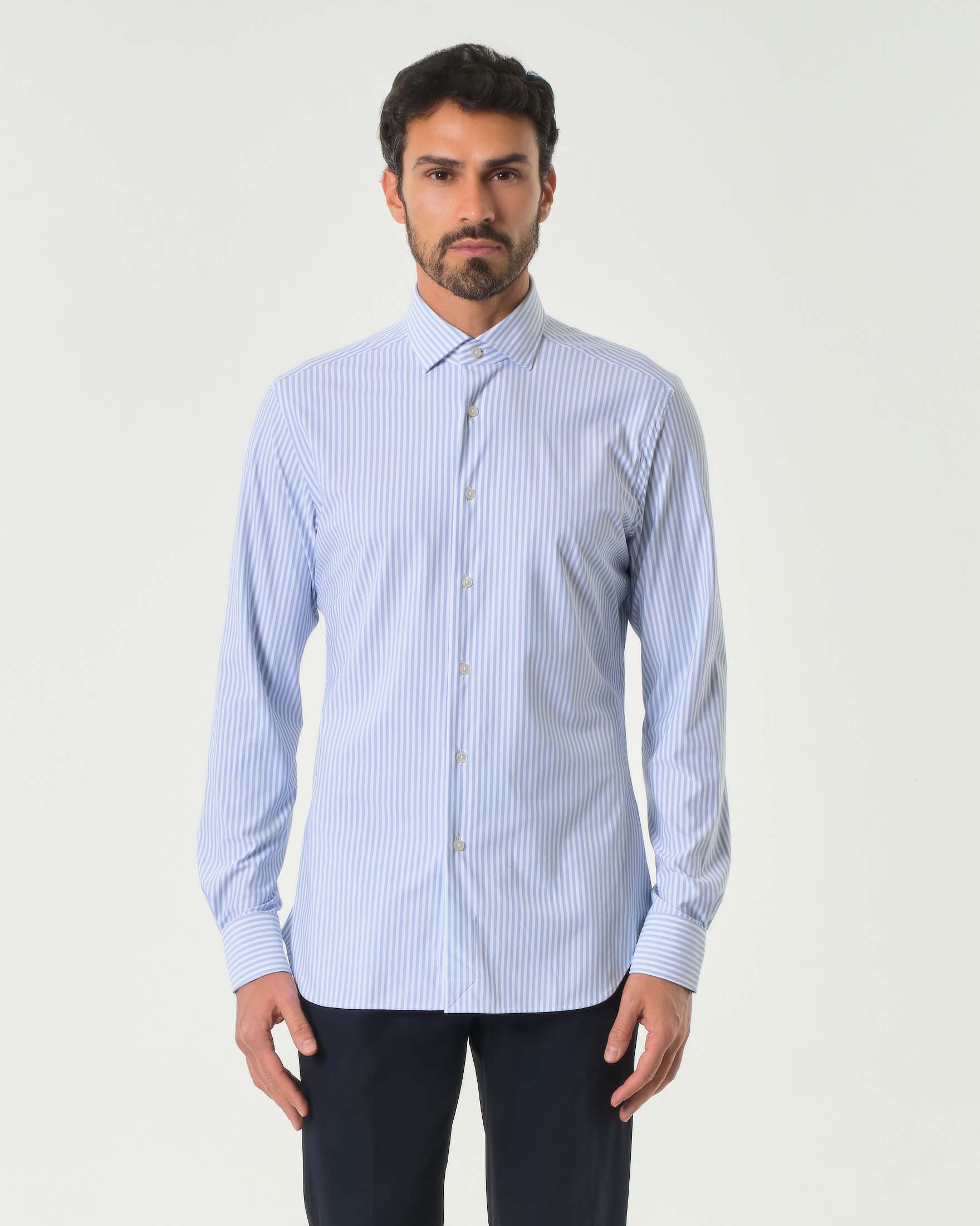Camicia bastoncino bianco e azzurro in tessuto tecnico active tailor fit