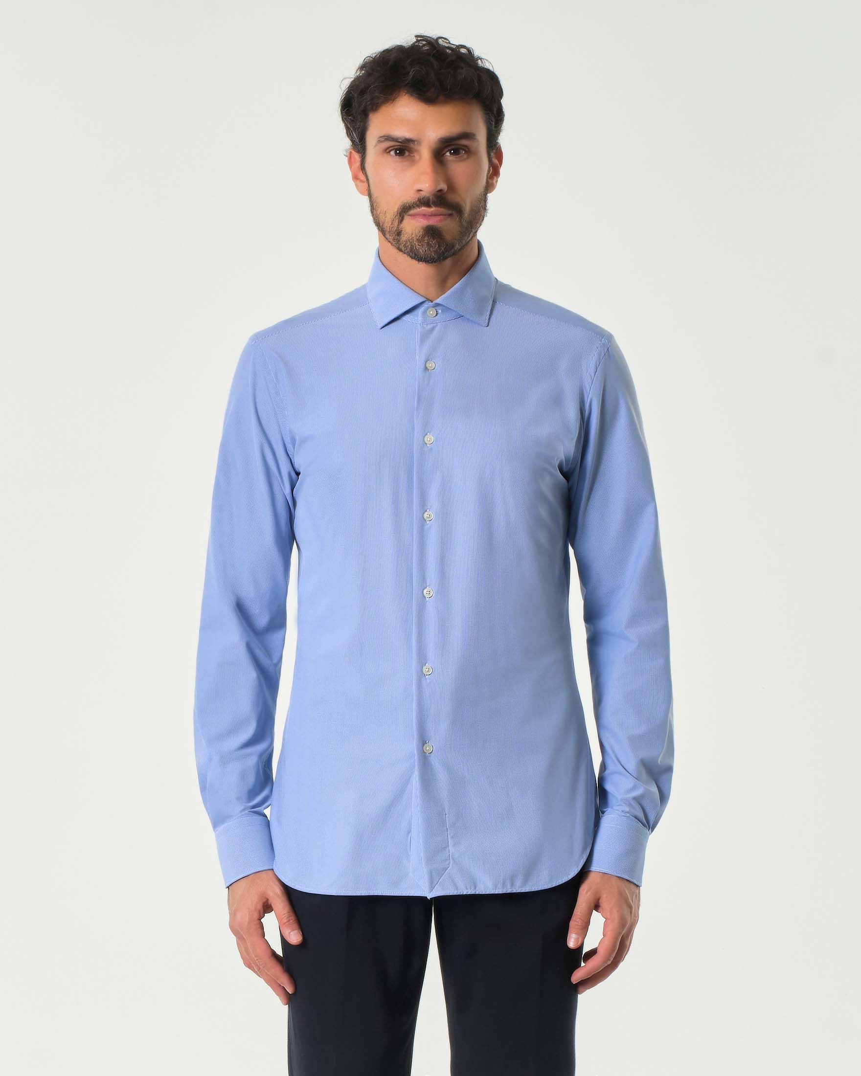 Camicia celeste in tessuto tecnico active tailor fit
