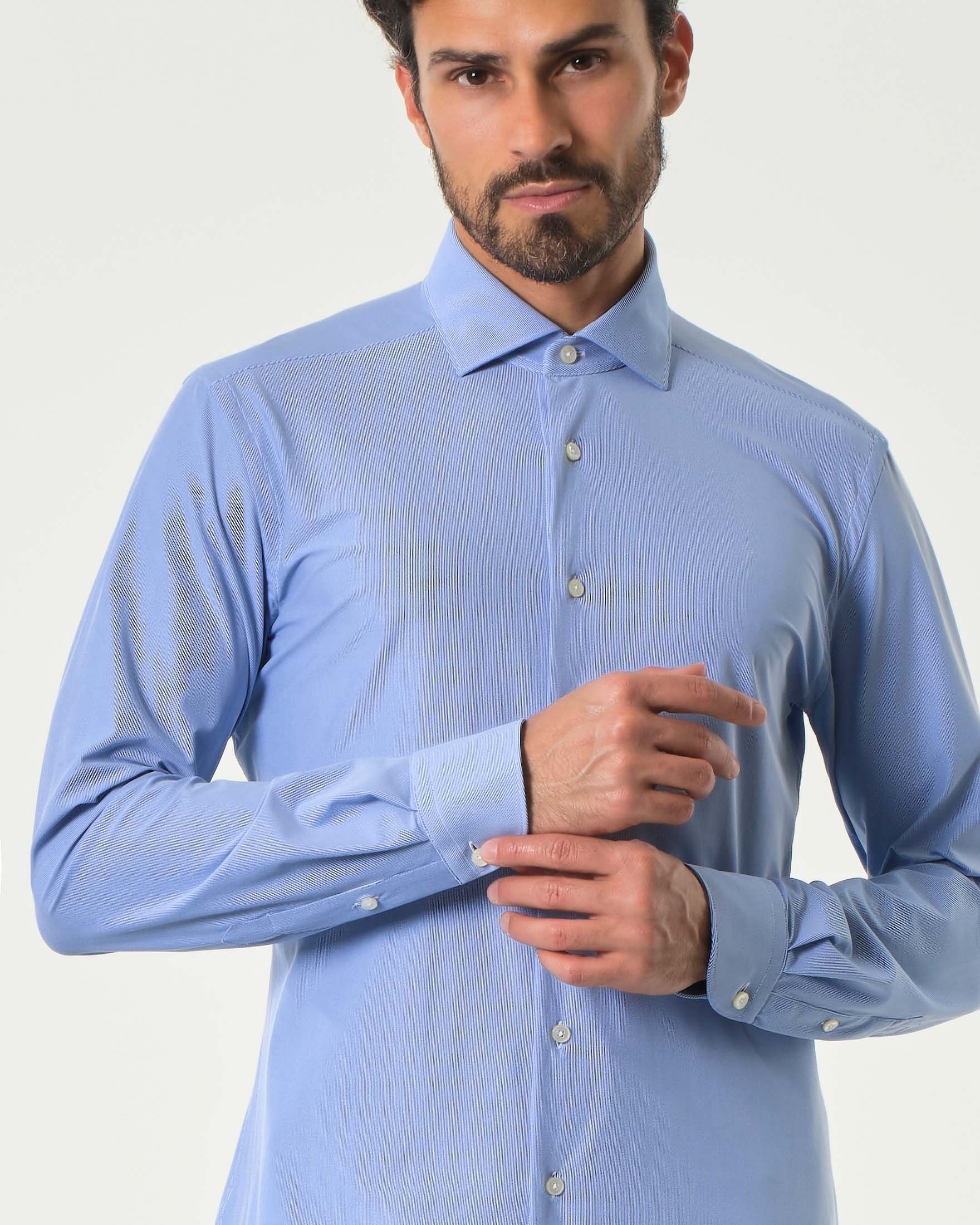 Camicia celeste in tessuto tecnico active tailor fit image