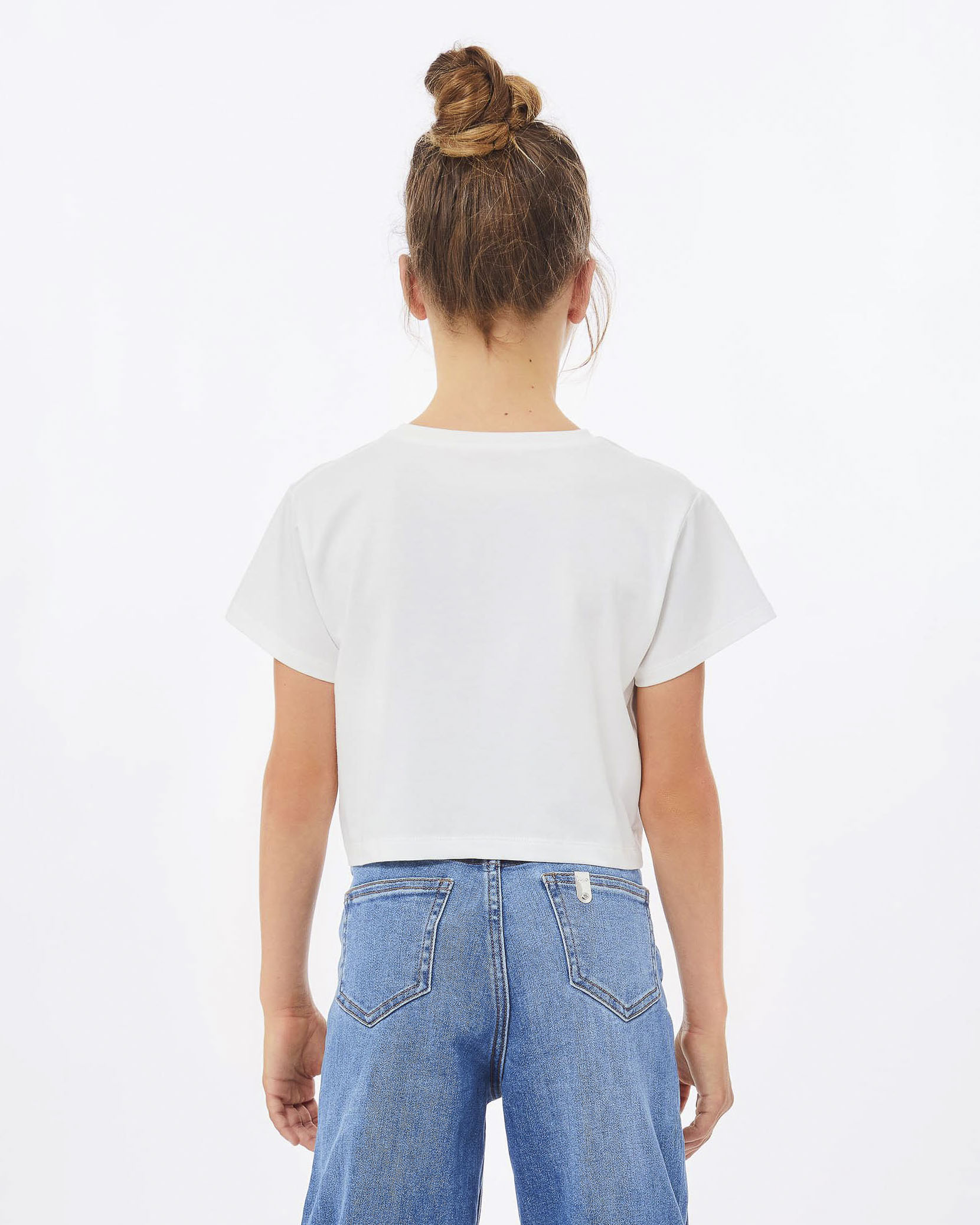 T-shirt cropped bianca con arricciatura e piercing sul fondo image