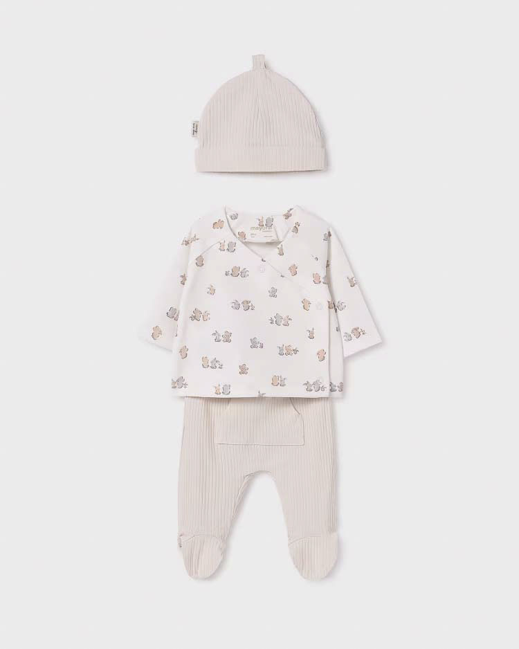 Completo nascita avorio e beige con fantasia animaletti e cappellino