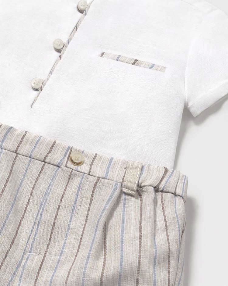Completo t-shirt serafino bianca e bermuda beige a righe in misto lino image