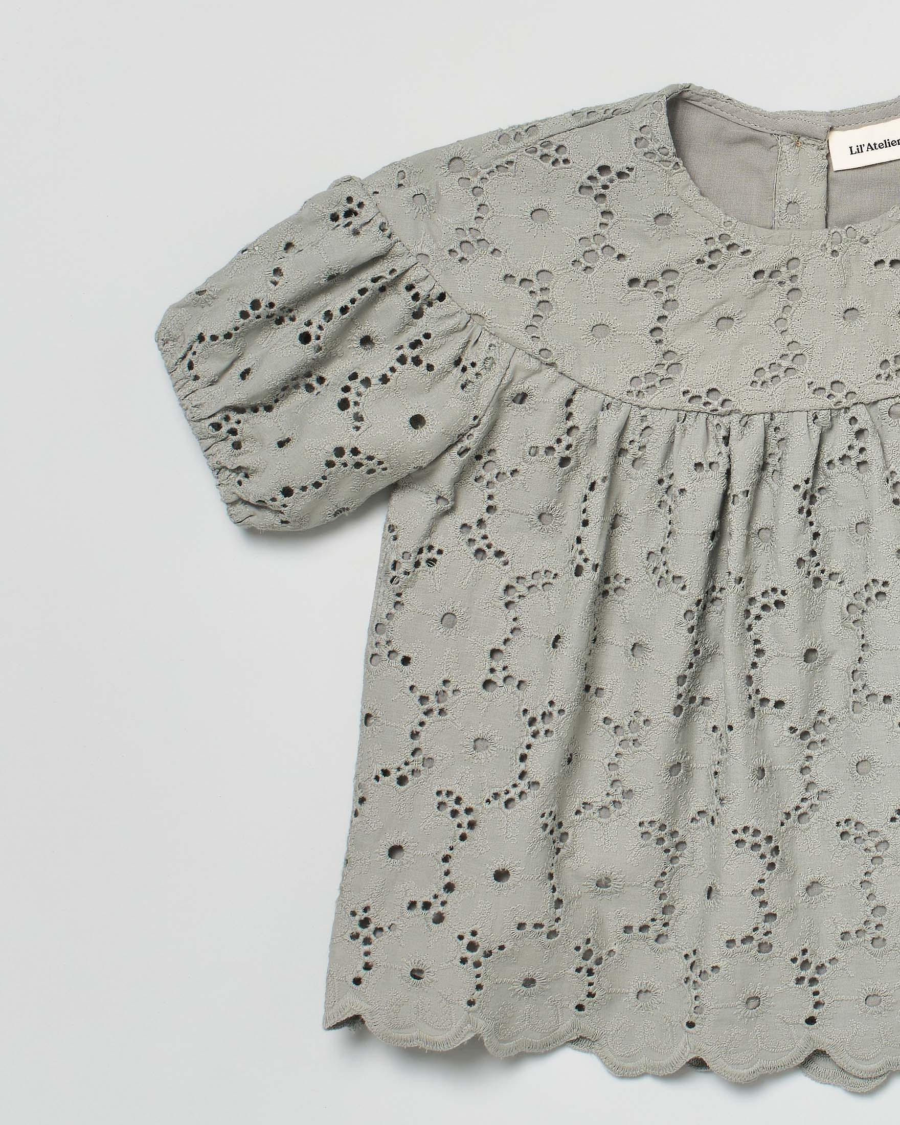 Camicia mezza manica Lil'Atelier verde salvia in sangallo image