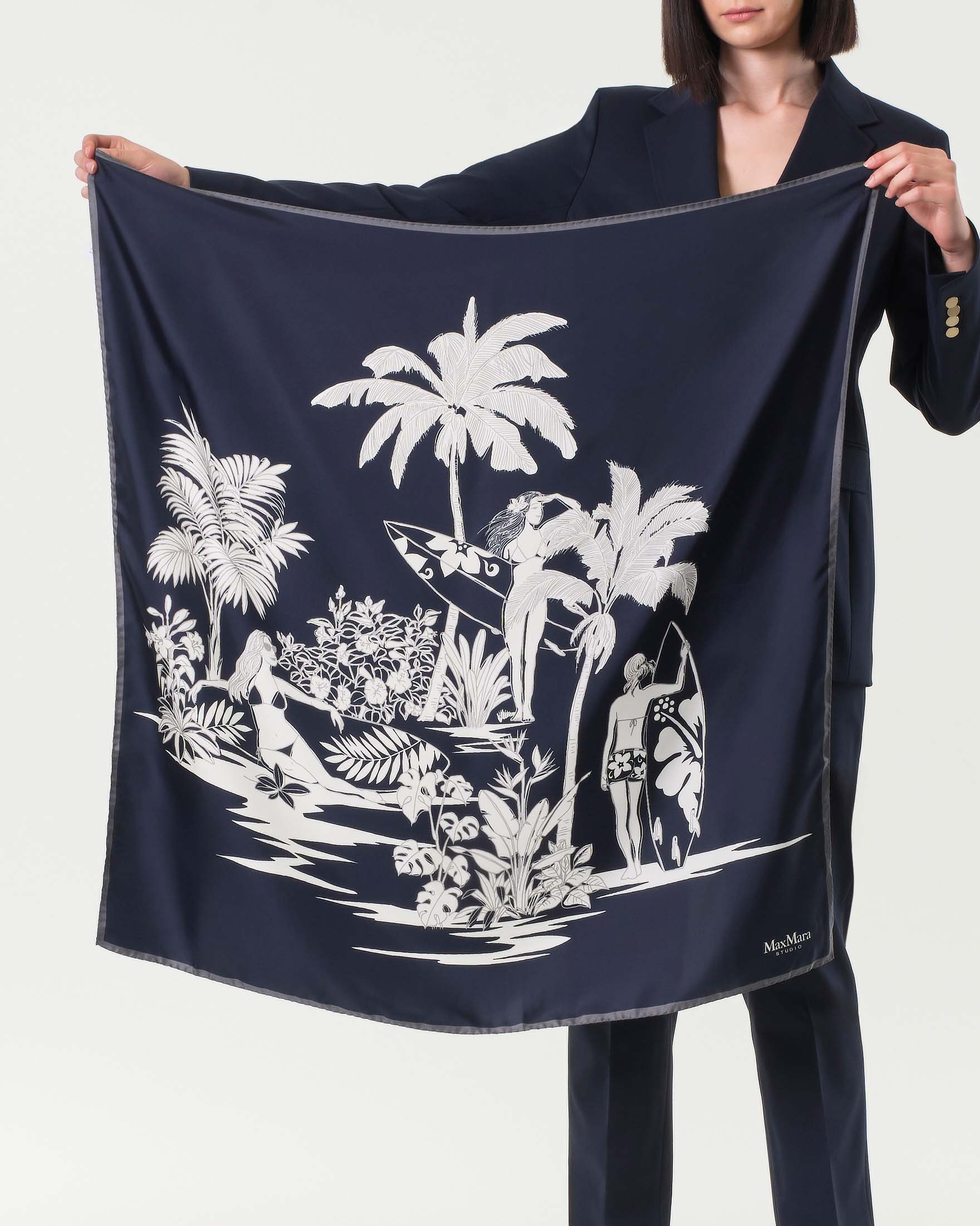 Foulard blu e bianco in twill di pura seta stampata a fantasia hawaiana image