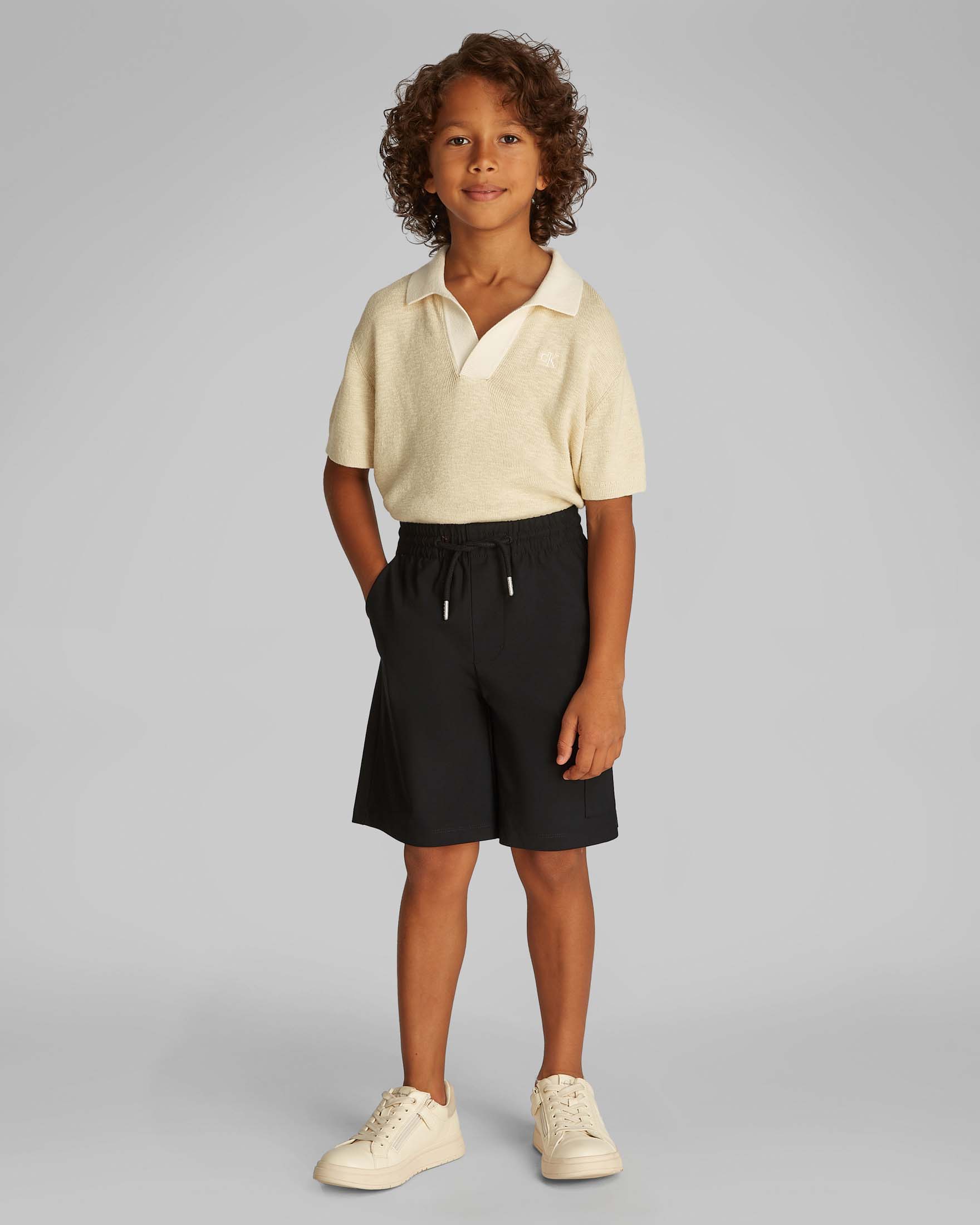 Bermuda cargo nero taglio relaxed in tessuto elasticizzato