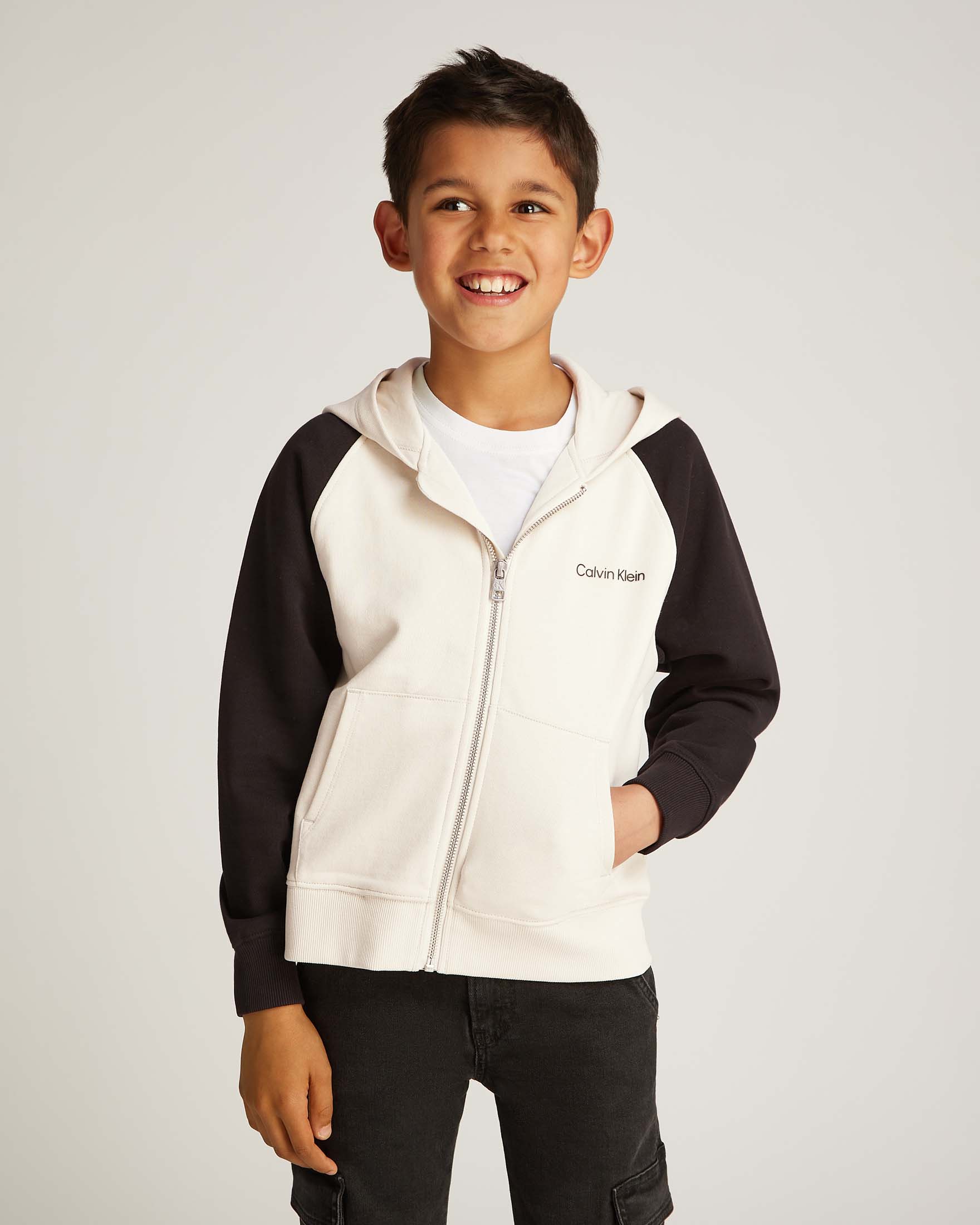 Felpa Calvin Klein panna in cotone con cappuccio e maniche nere in contrasto