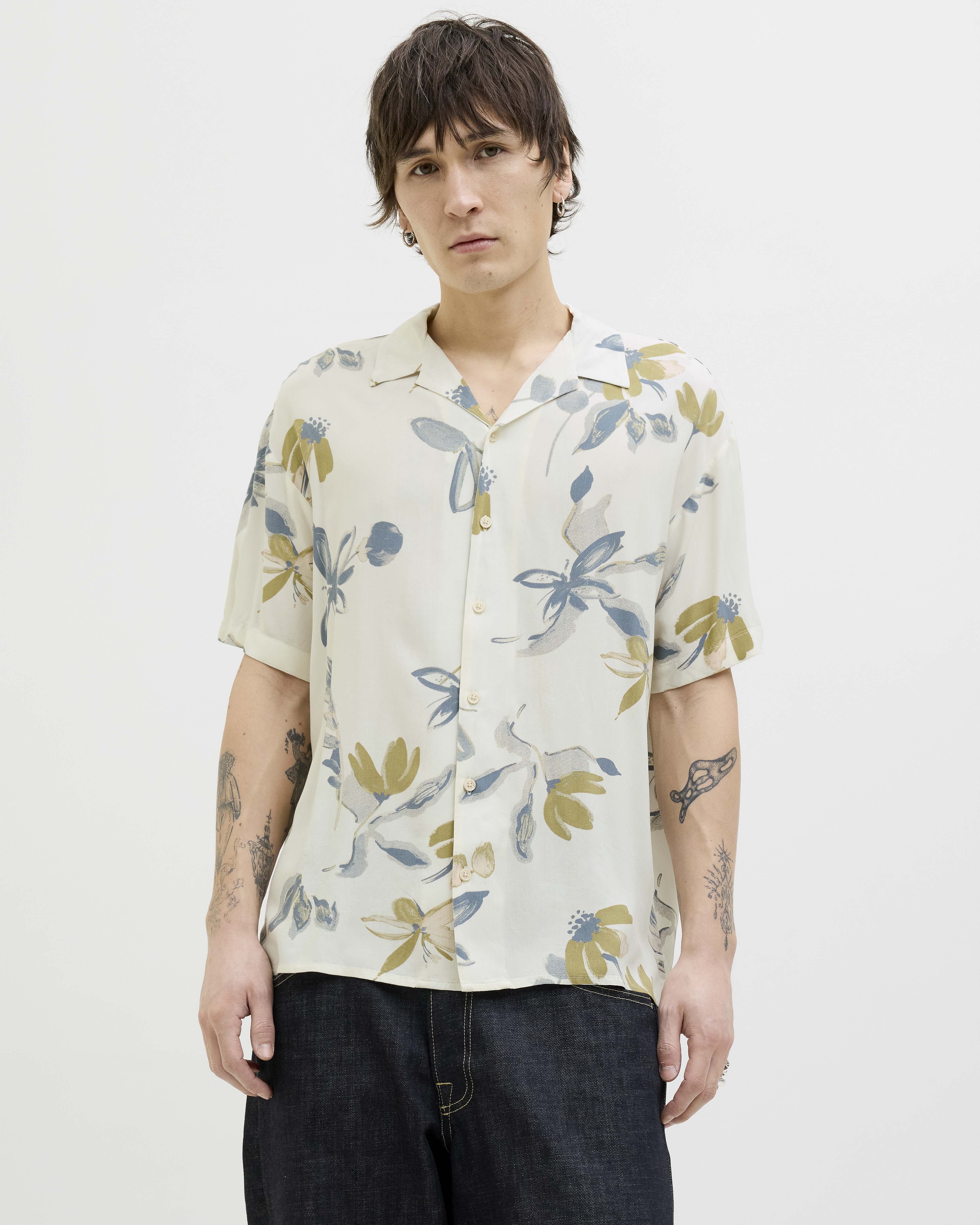 Camicia bowling a mezze maniche bianca a fantasia floreale azzurra e verde in viscosa