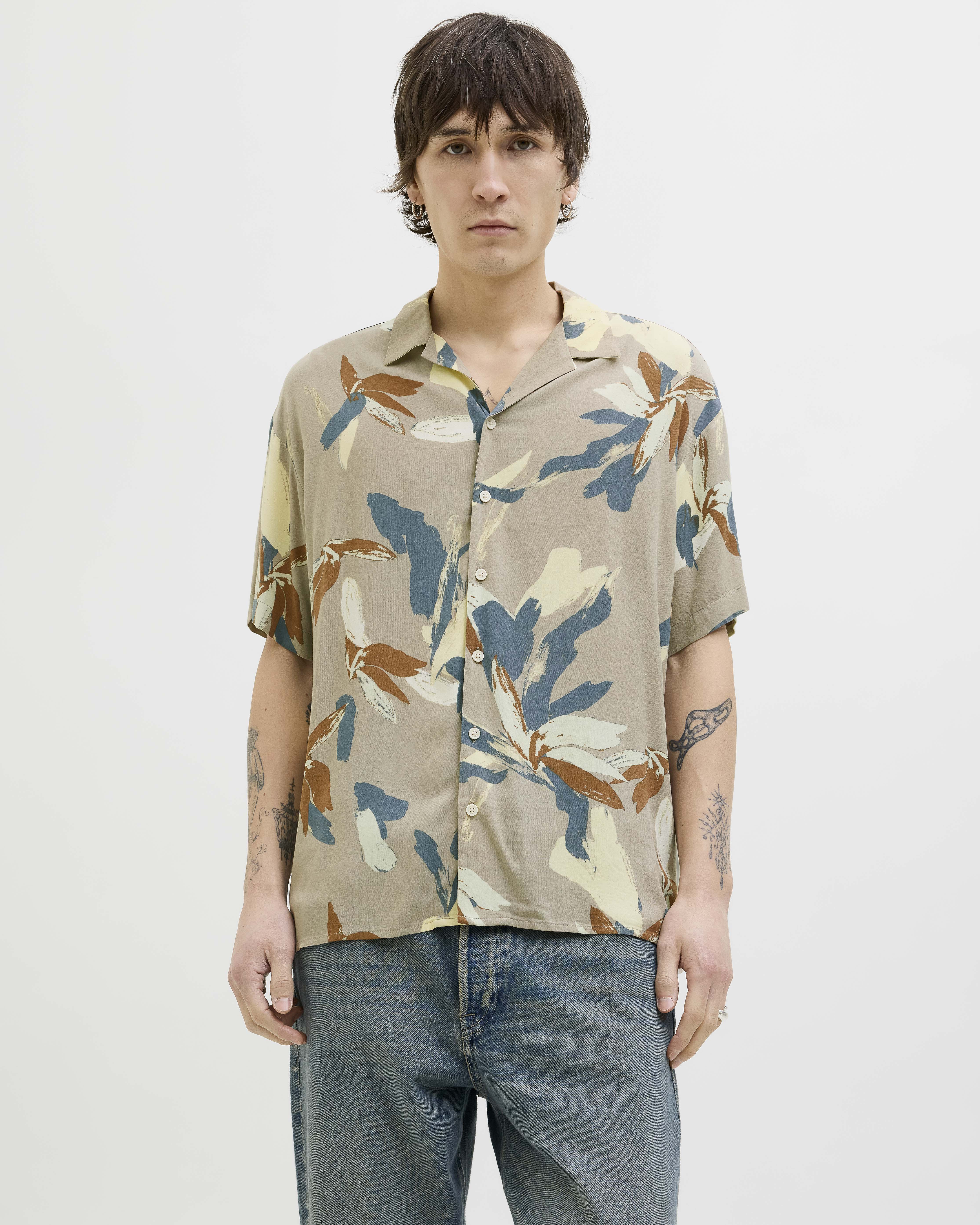 Camicia bowling a mezze maniche sabbia a fantasia floreale turchese e caramello in viscosa