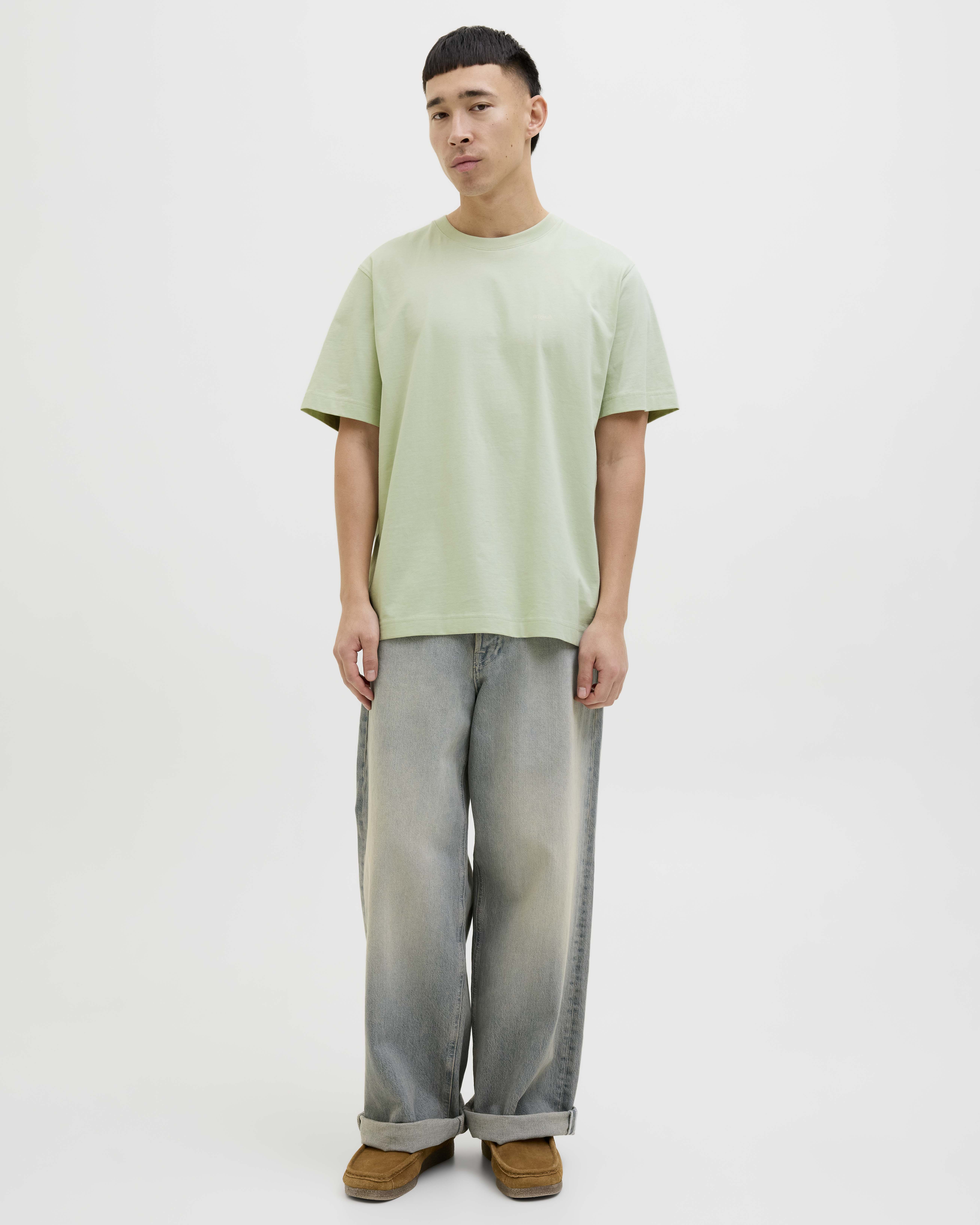T-shirt verde salvia relaxed-fit in puro cotone con stampa grafica floreale sul retro