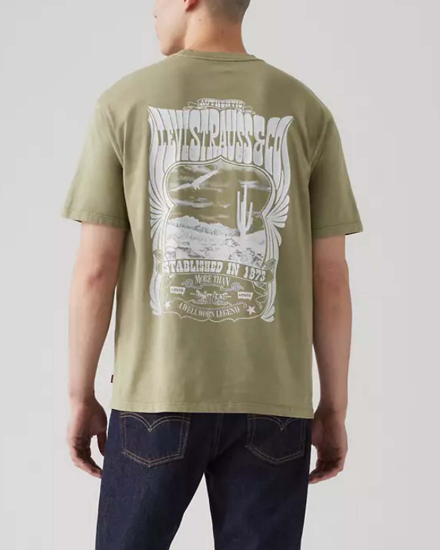 T-shirt verde militare mezza manica con logo piccolo sul petto e grafica logo vintage sul retro image