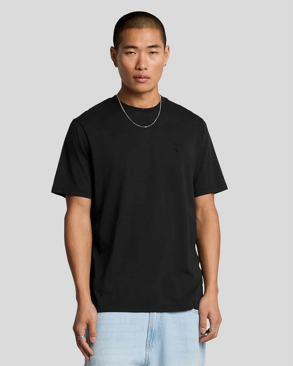 T-shirt nera mezza manica in puro cotone con logo aquila tono su tono ricamata sul petto