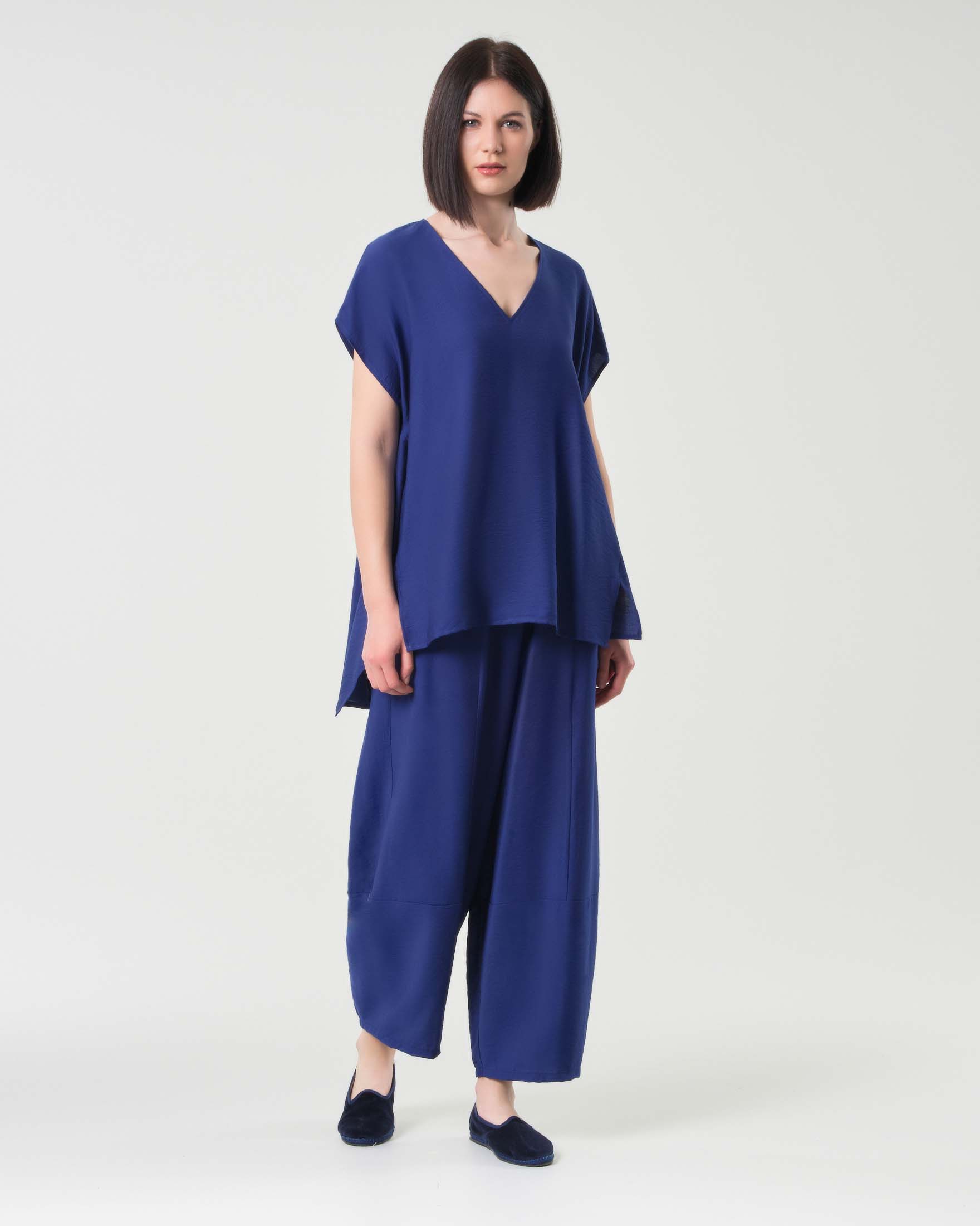 Completo bluette in viscosa con blusa a maniche corte e pantaloni ballon con elastico in vita
