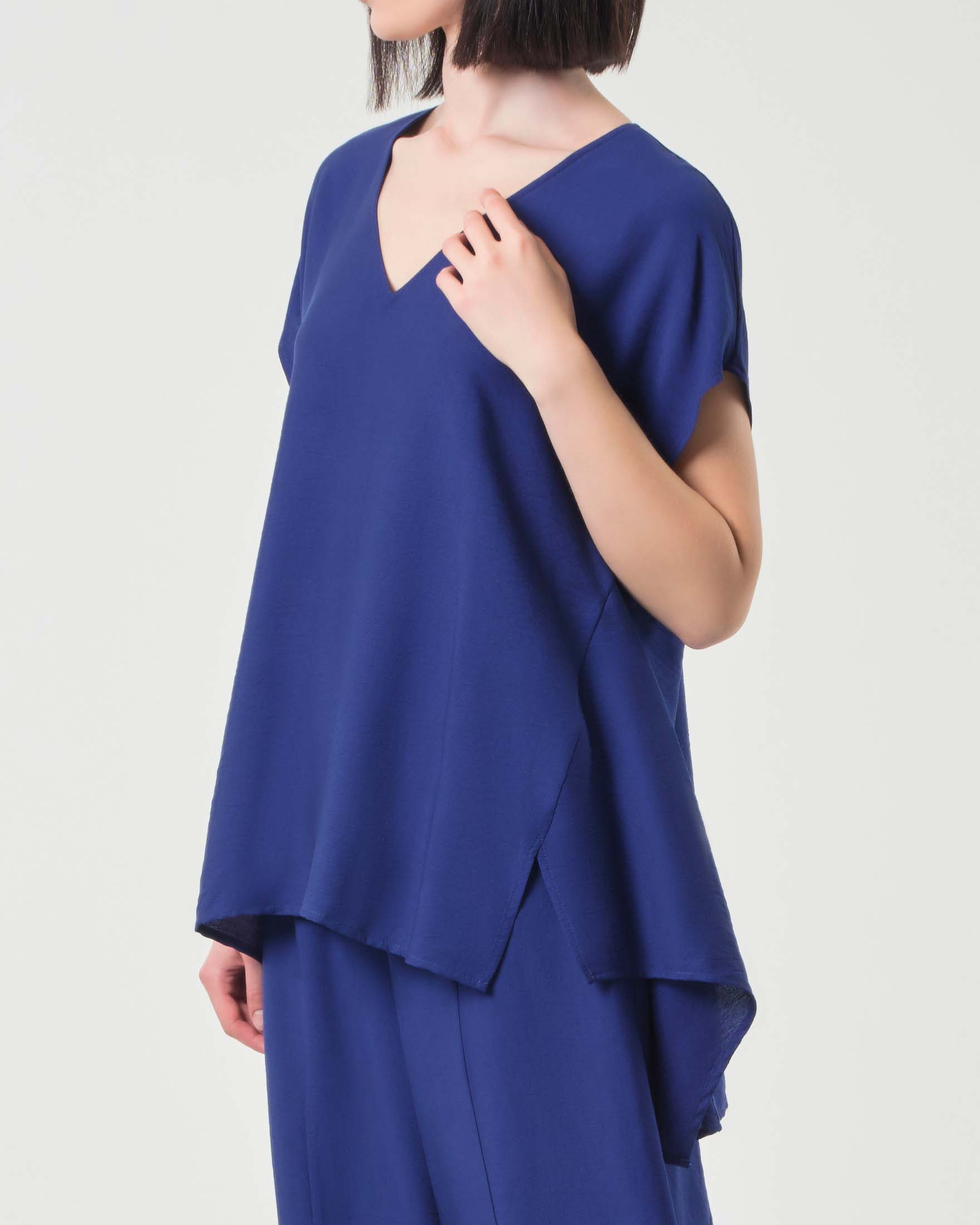 Completo bluette in viscosa con blusa a maniche corte e pantaloni ballon con elastico in vita image