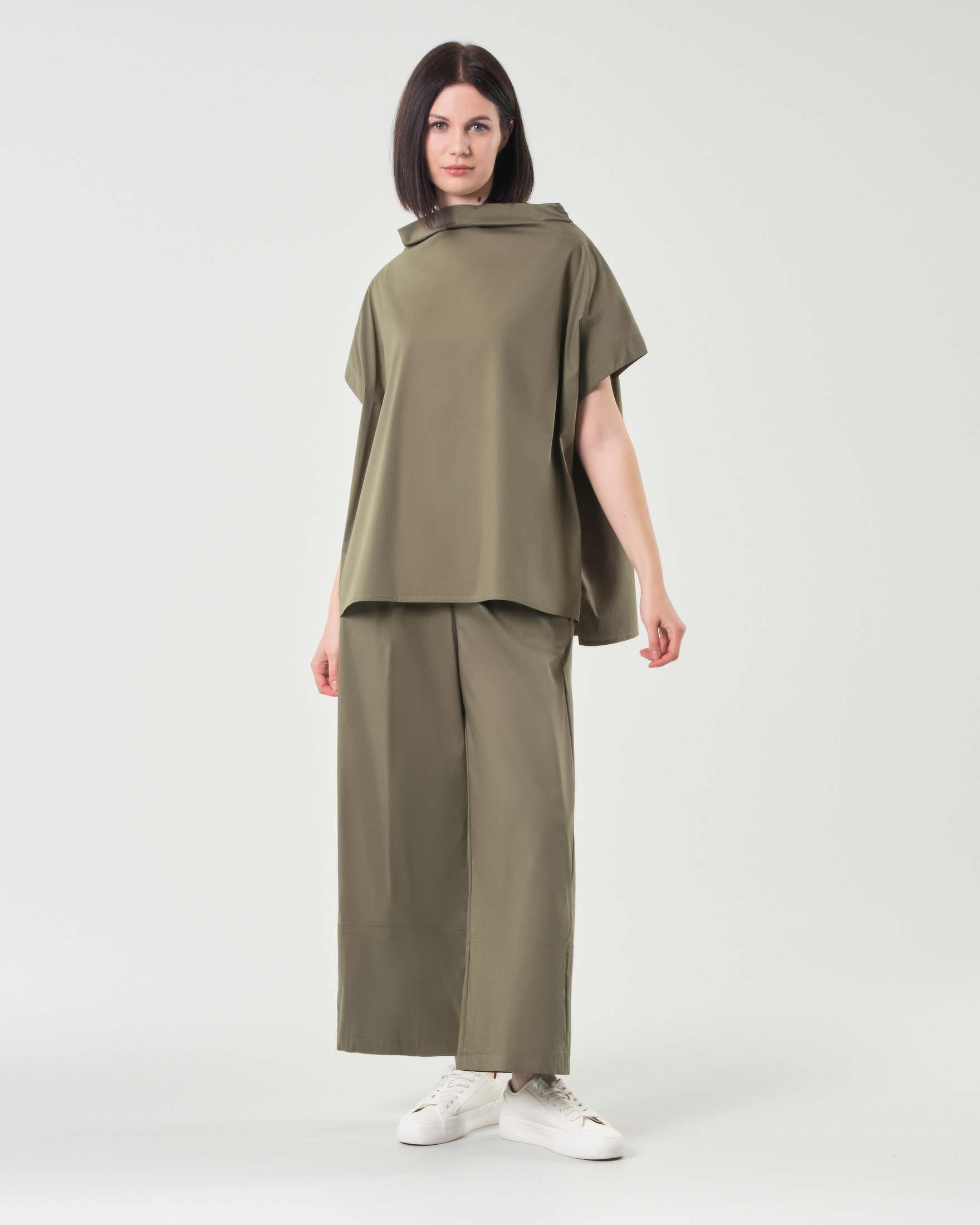 Pantaloni verde militare in popeline di cotone stretch dalla linea wide con elastico in vita