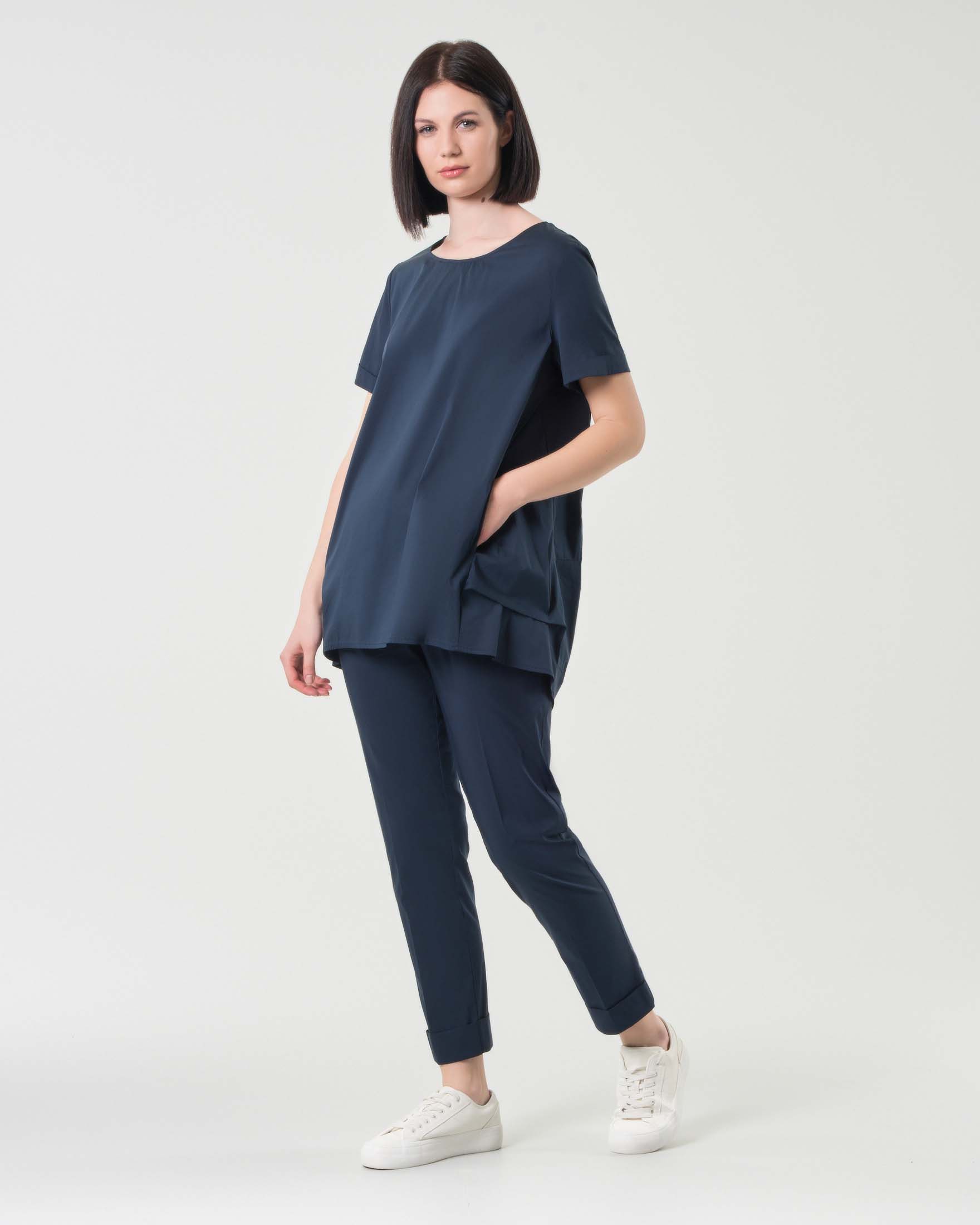 Pantaloni blu slim Jurerê in popeline di cotone con elastico inserito in vita e risvolto al fondo