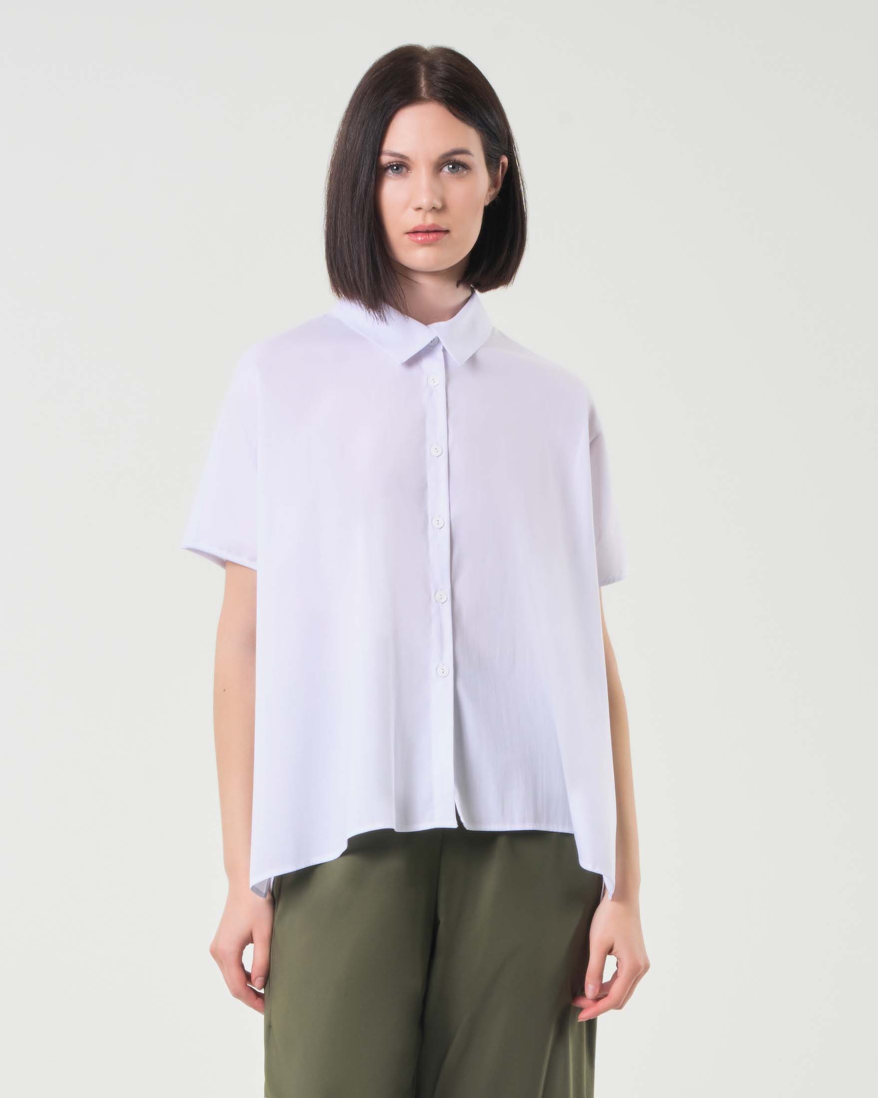 Camicia bianca boxy in popeline di cotone stretch con maniche corte