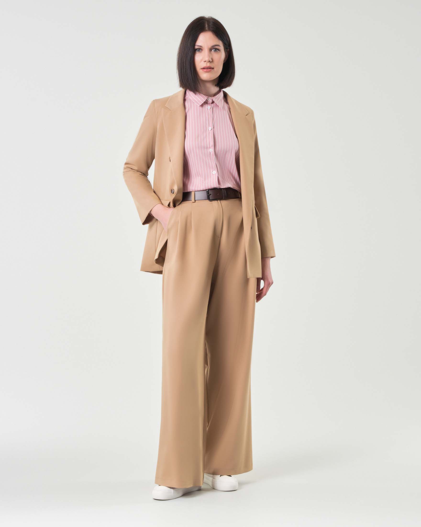 Pantaloni wide color cammello in misto viscosa con pinces in vita