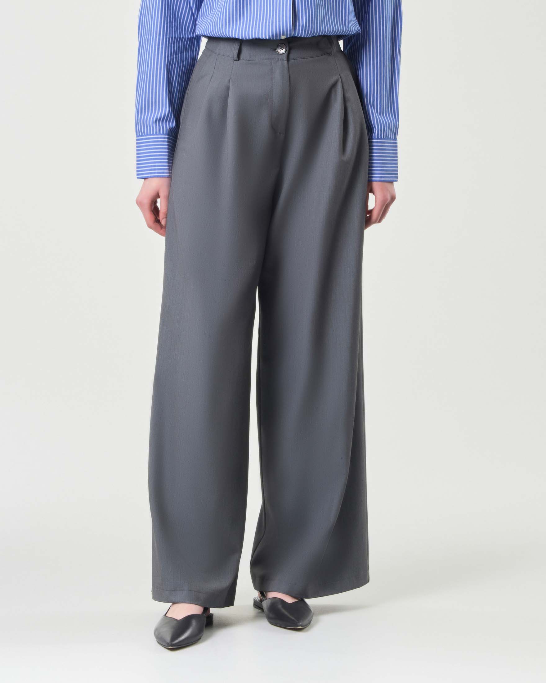 Pantaloni wide grigio chiaro in misto viscosa con pinces in vita image