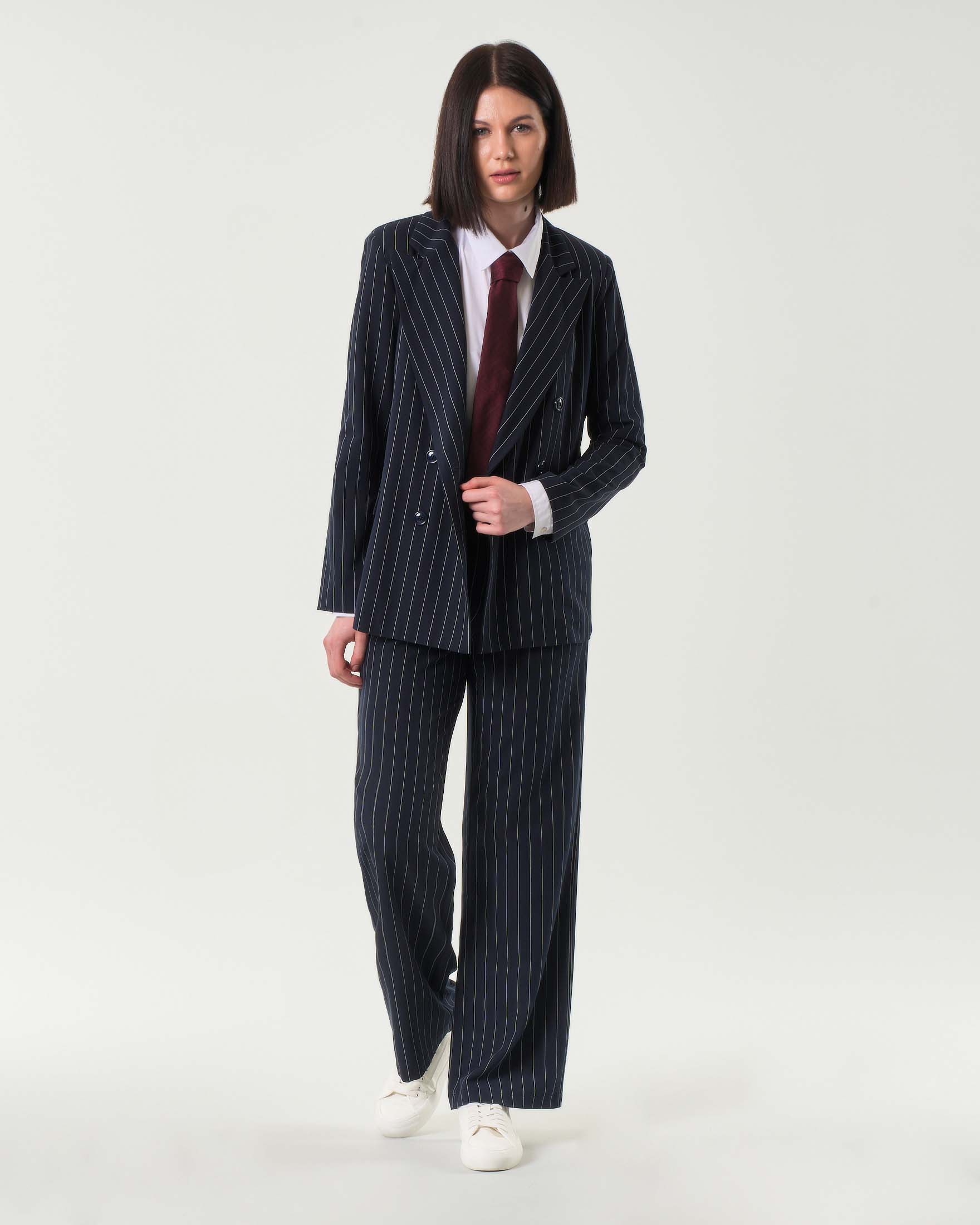 Pantaloni blu gessato bianco in misto viscosa dalla linea straight con pince in vita
