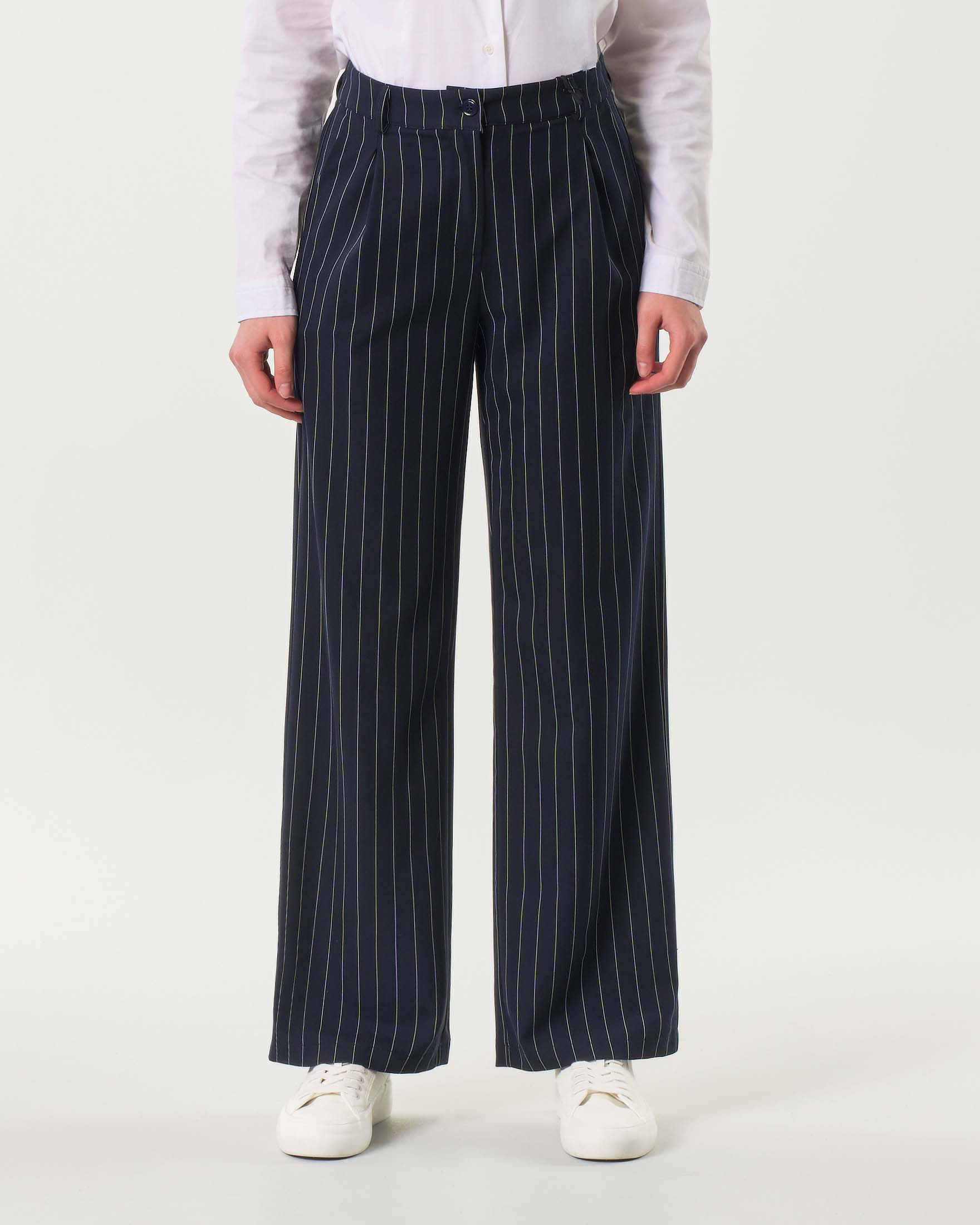 Pantaloni blu gessato bianco in misto viscosa dalla linea straight con pince in vita image