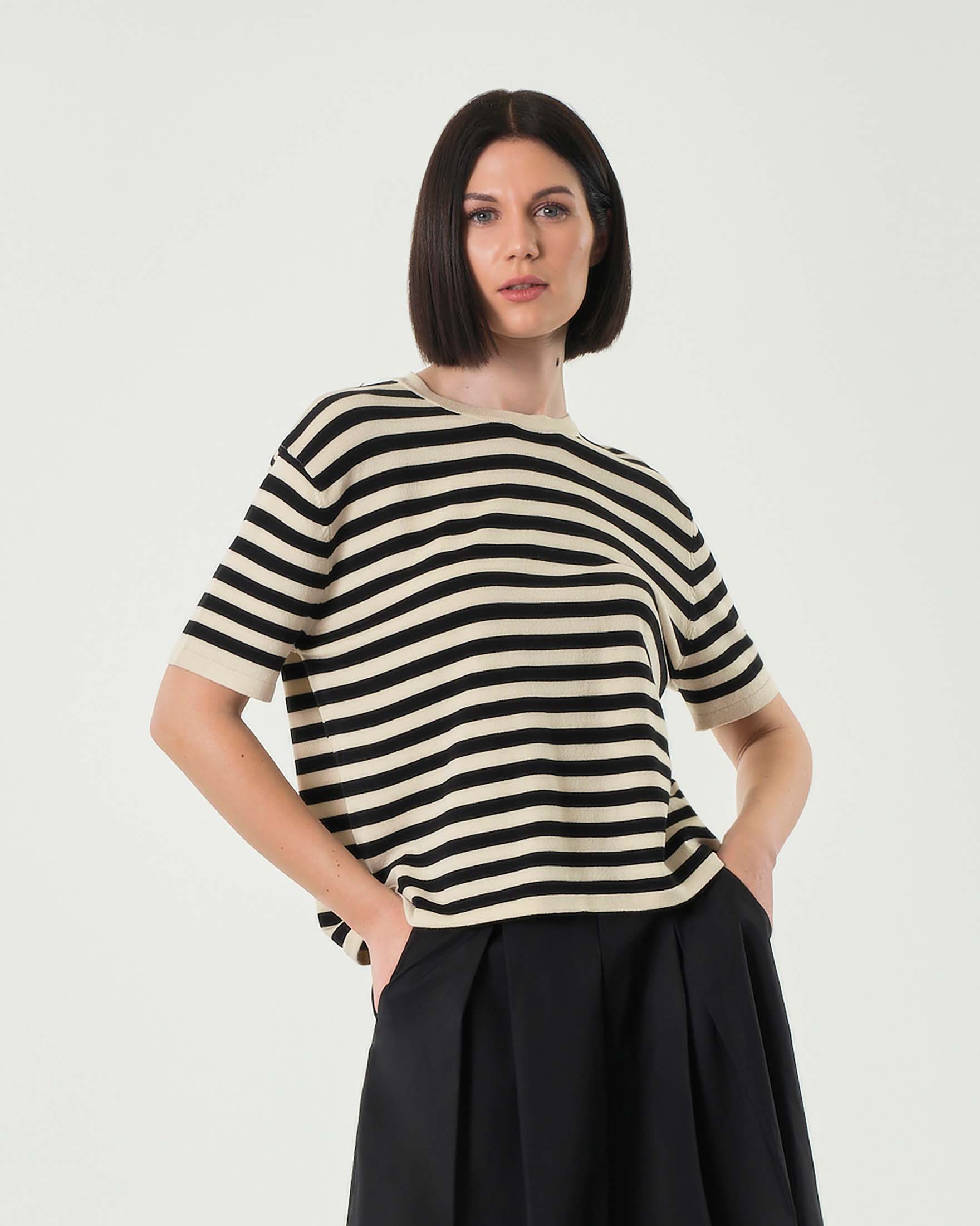 Maglia beige a righe nere in viscosa con maniche al gomito