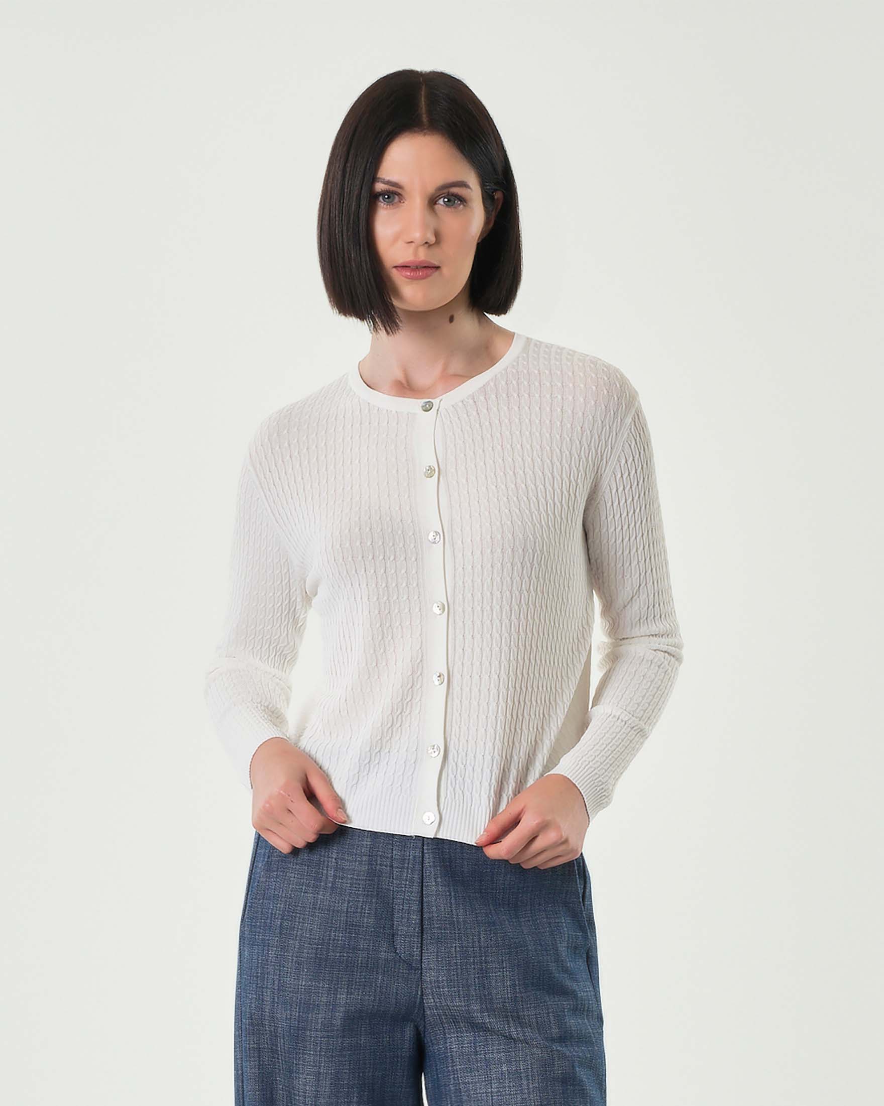 Cardigan bianco in misto viscosa a treccine con scollo tondo