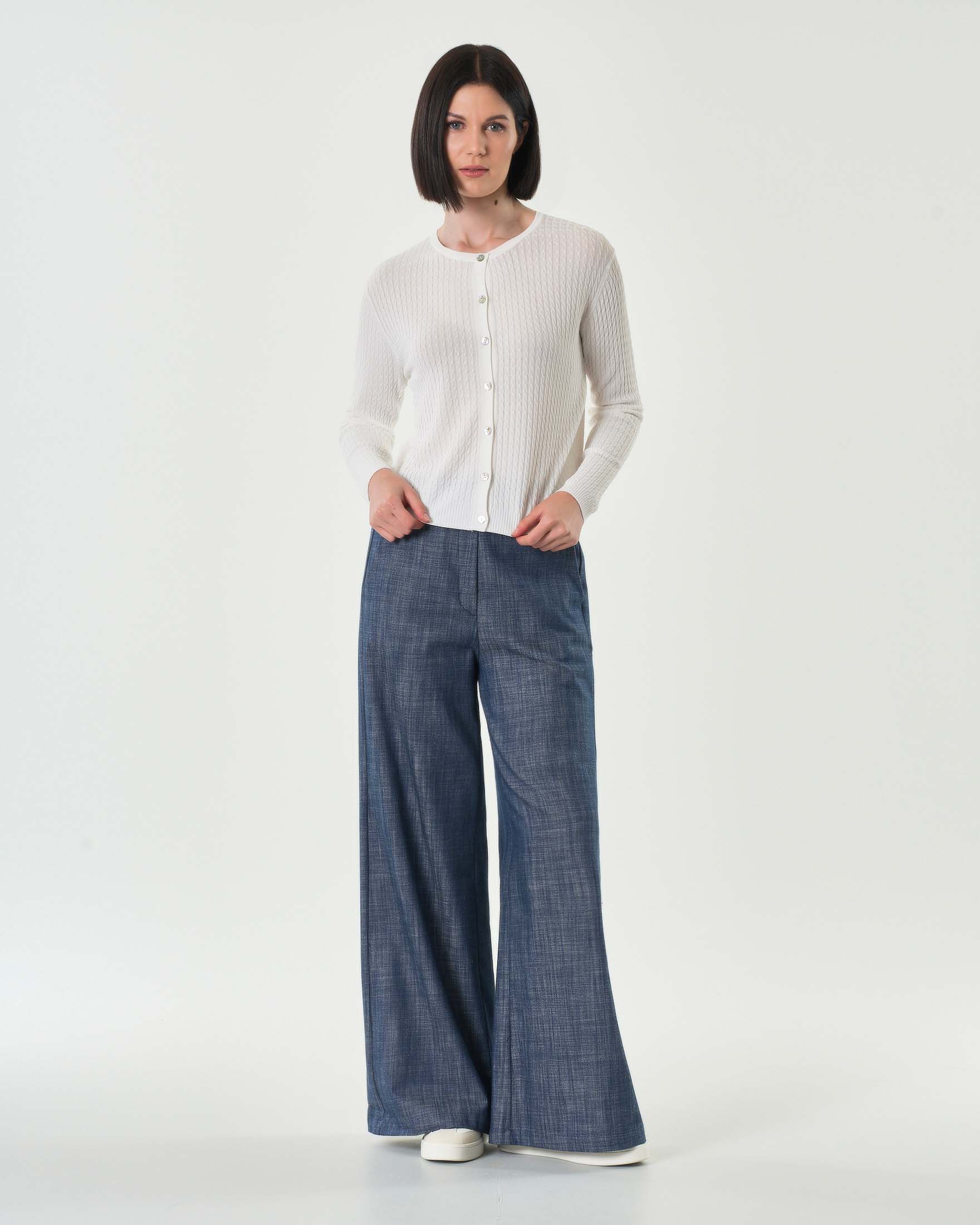 Cardigan bianco in misto viscosa a treccine con scollo tondo image