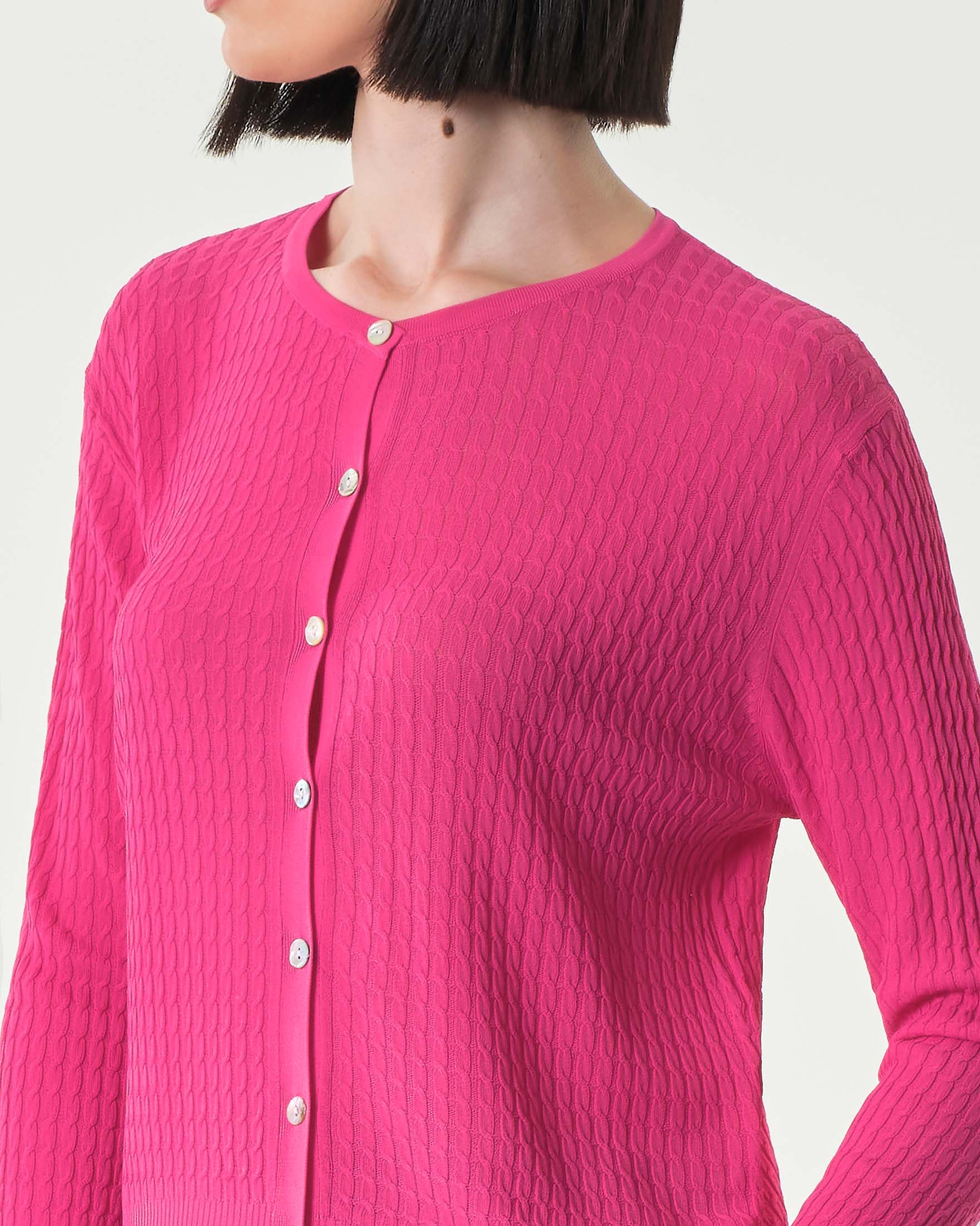 Cardigan fucsia in misto viscosa a treccine con scollo tondo image