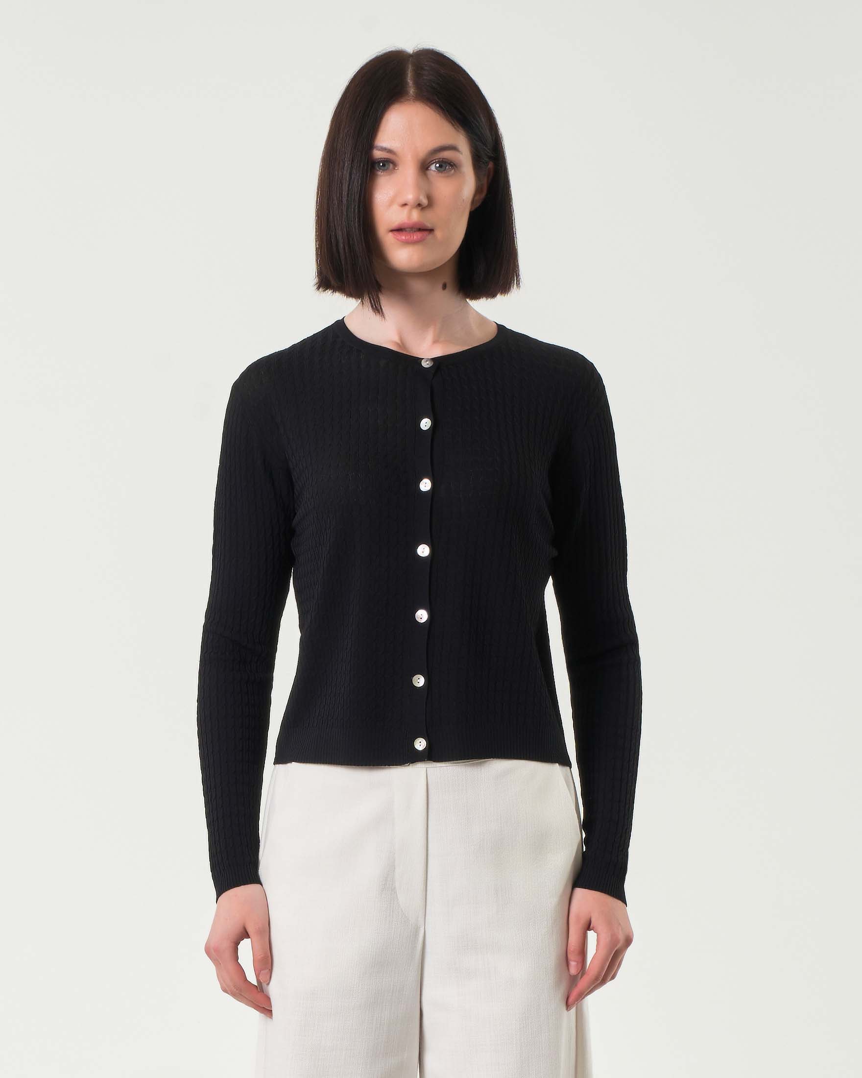 Cardigan nero in misto viscosa lavorata a trecce con scollo tondo image