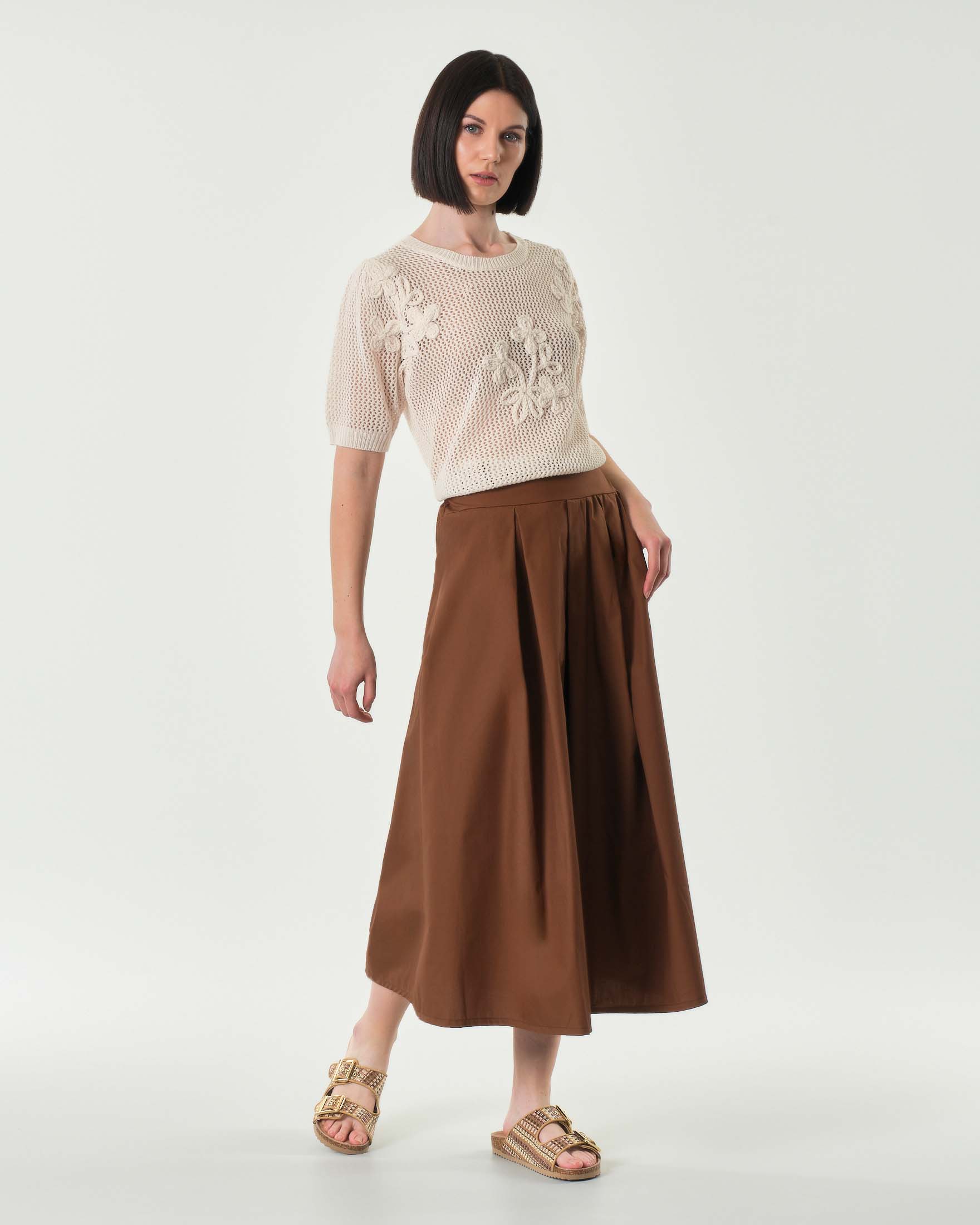 Maglia color ecrù in rete di misto cotone con ricami a fiore e maniche corte image