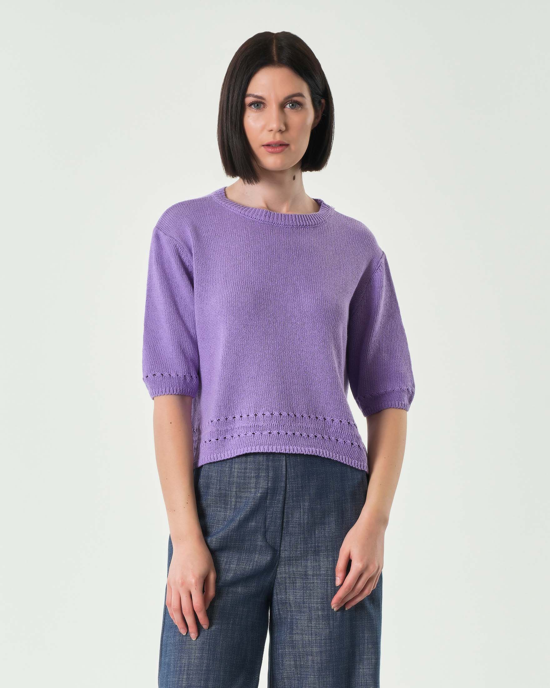 Maglia color lilla in misto cotone con motivo trasforato sul fondo e maniche corte