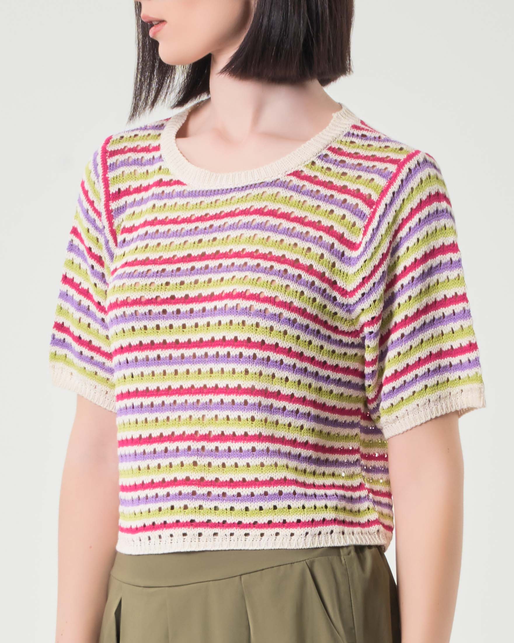 Maglia a maniche corte in viscosa a lavorazione punzonata a righe verdi e lilla image