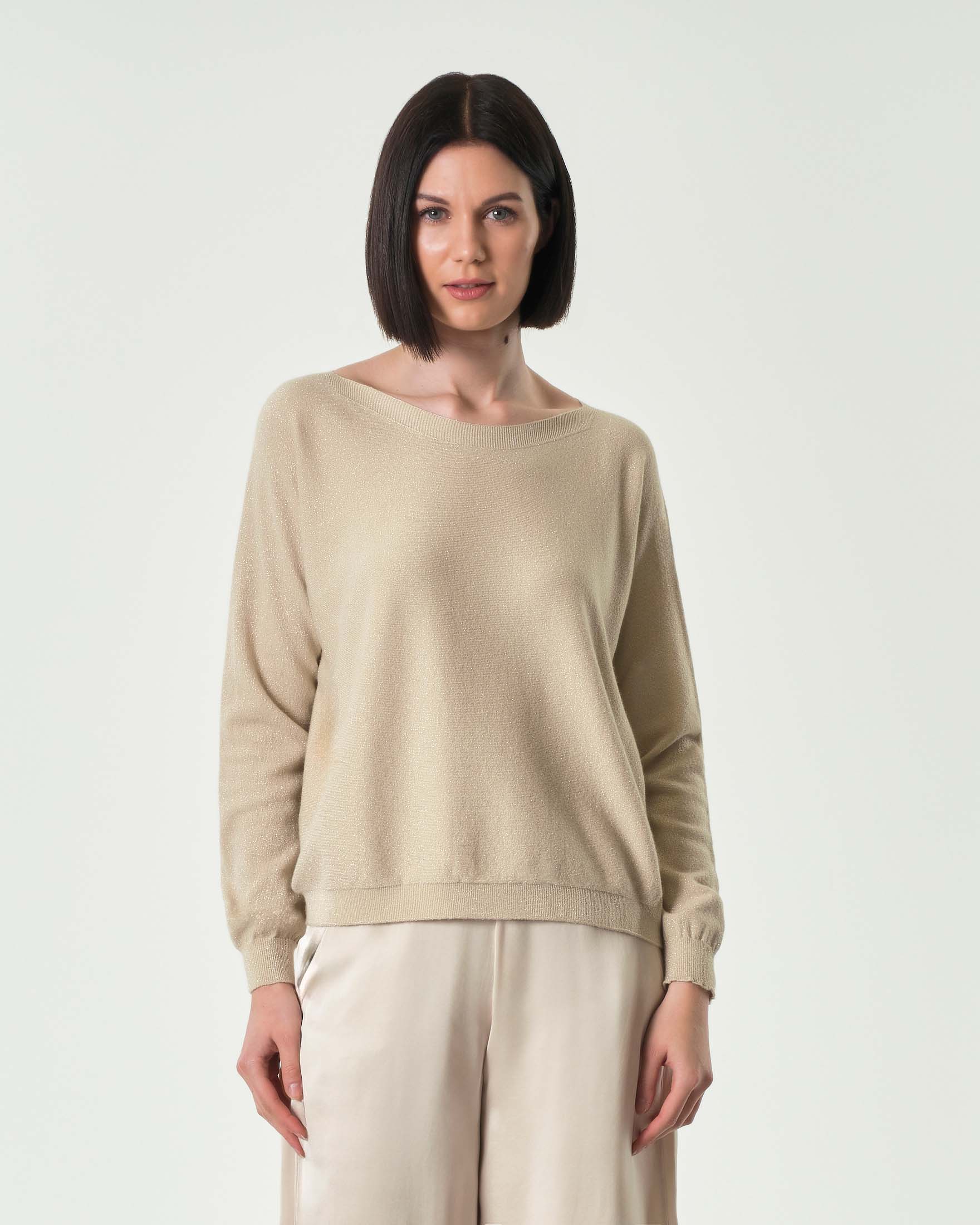 Maglia color oro in misto viscosa con inserti in lurex e scollo a barchetta