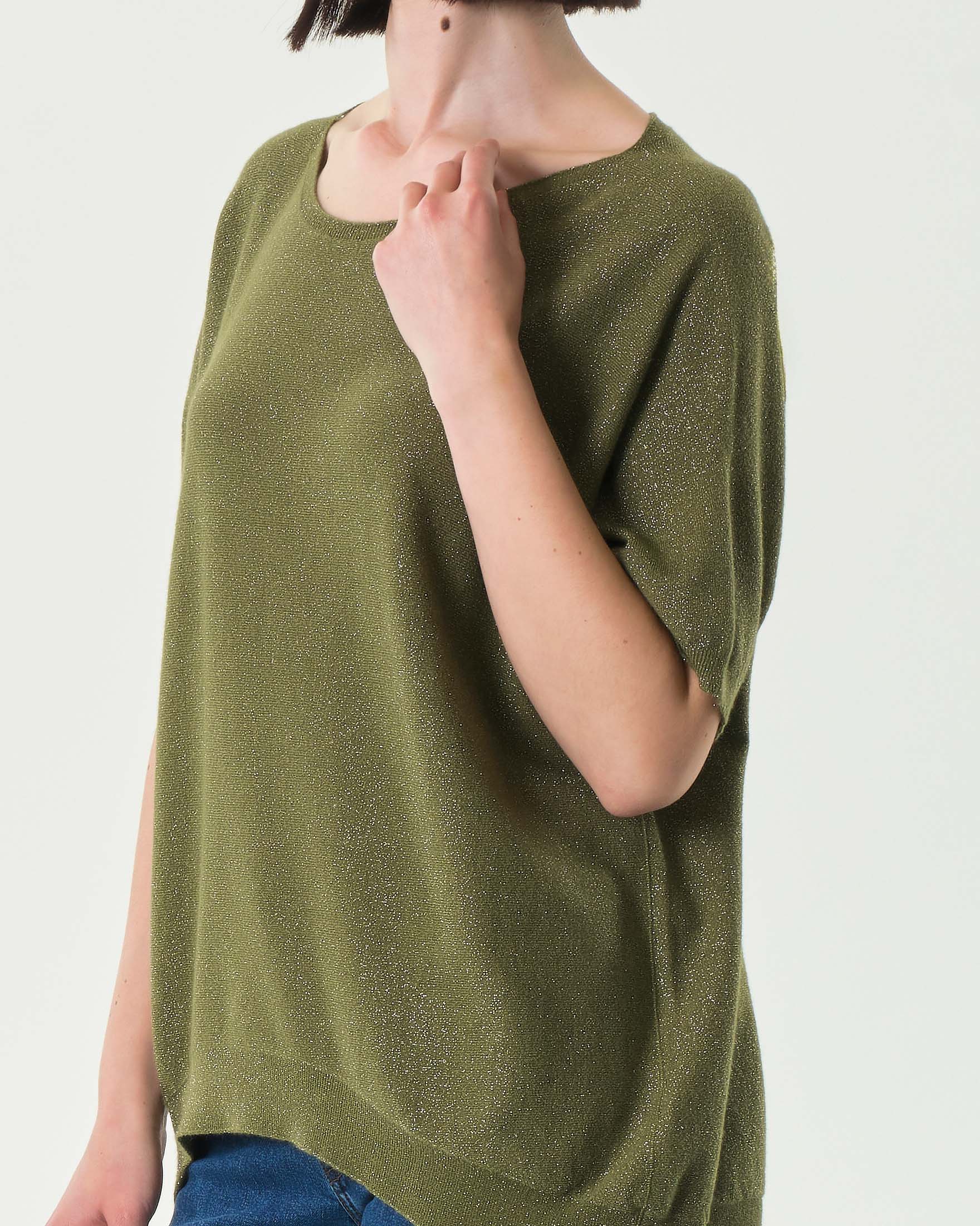 Maglia over verde militare in misto viscosa con inserti in lurex oro e maniche al gomito image