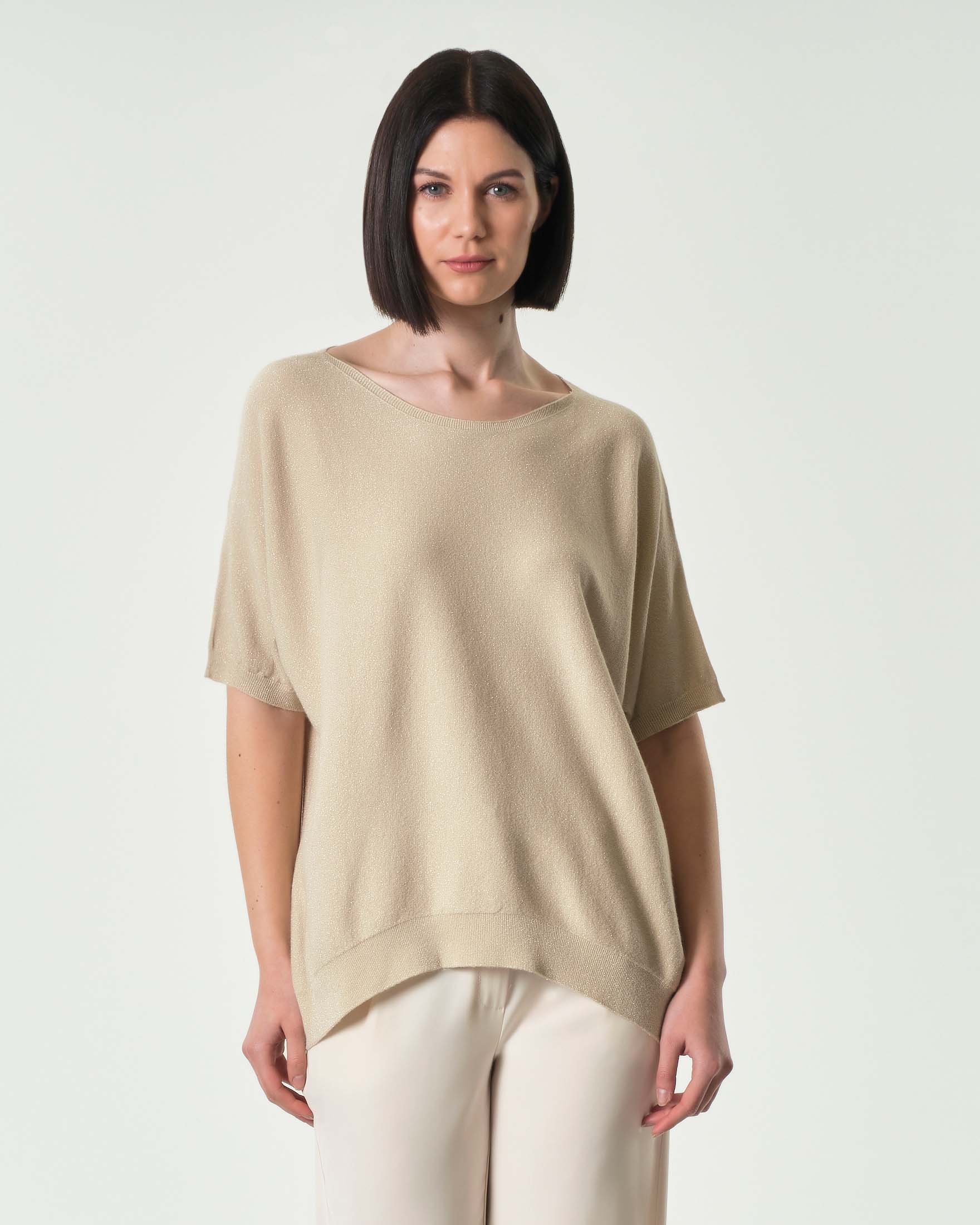 Maglia over color oro in misto viscosa con inserti in lurex e maniche al gomito
