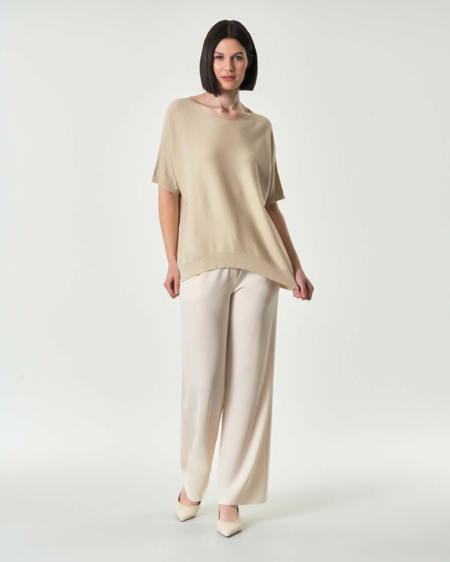 Maglia over color oro in misto viscosa con inserti in lurex e maniche al gomito image