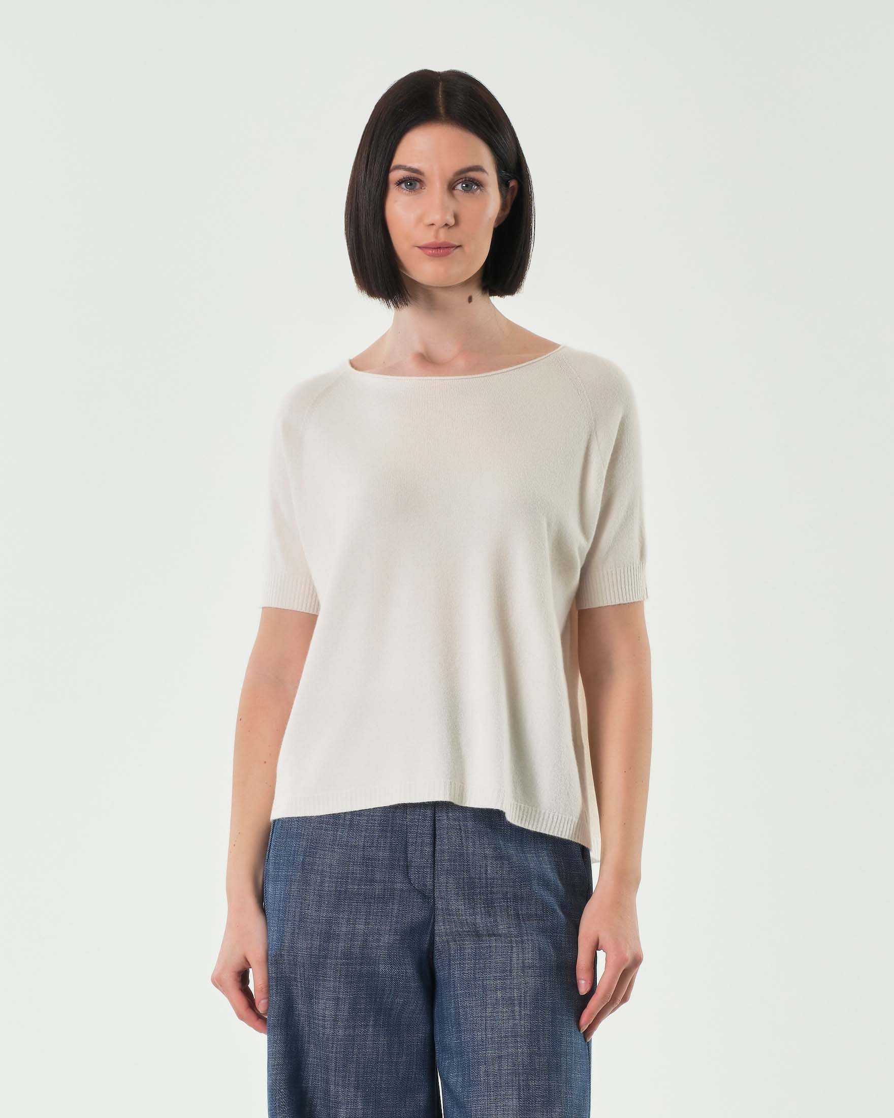 Maglia bianca in misto viscosa a maniche corte con spacchetto sul fondo posteriore