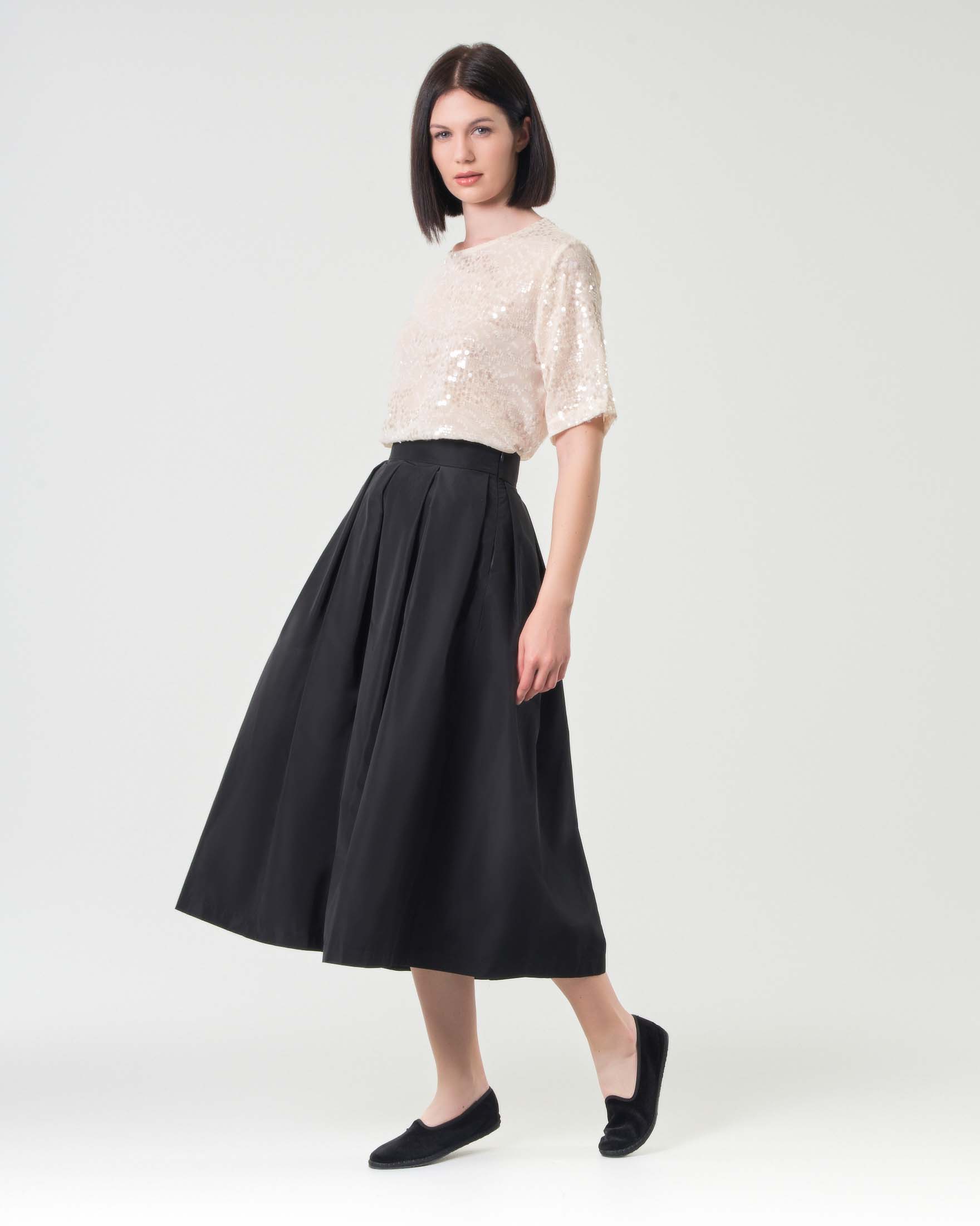 Blusa avorio a maniche corte con paillettes all over e scollo tondo